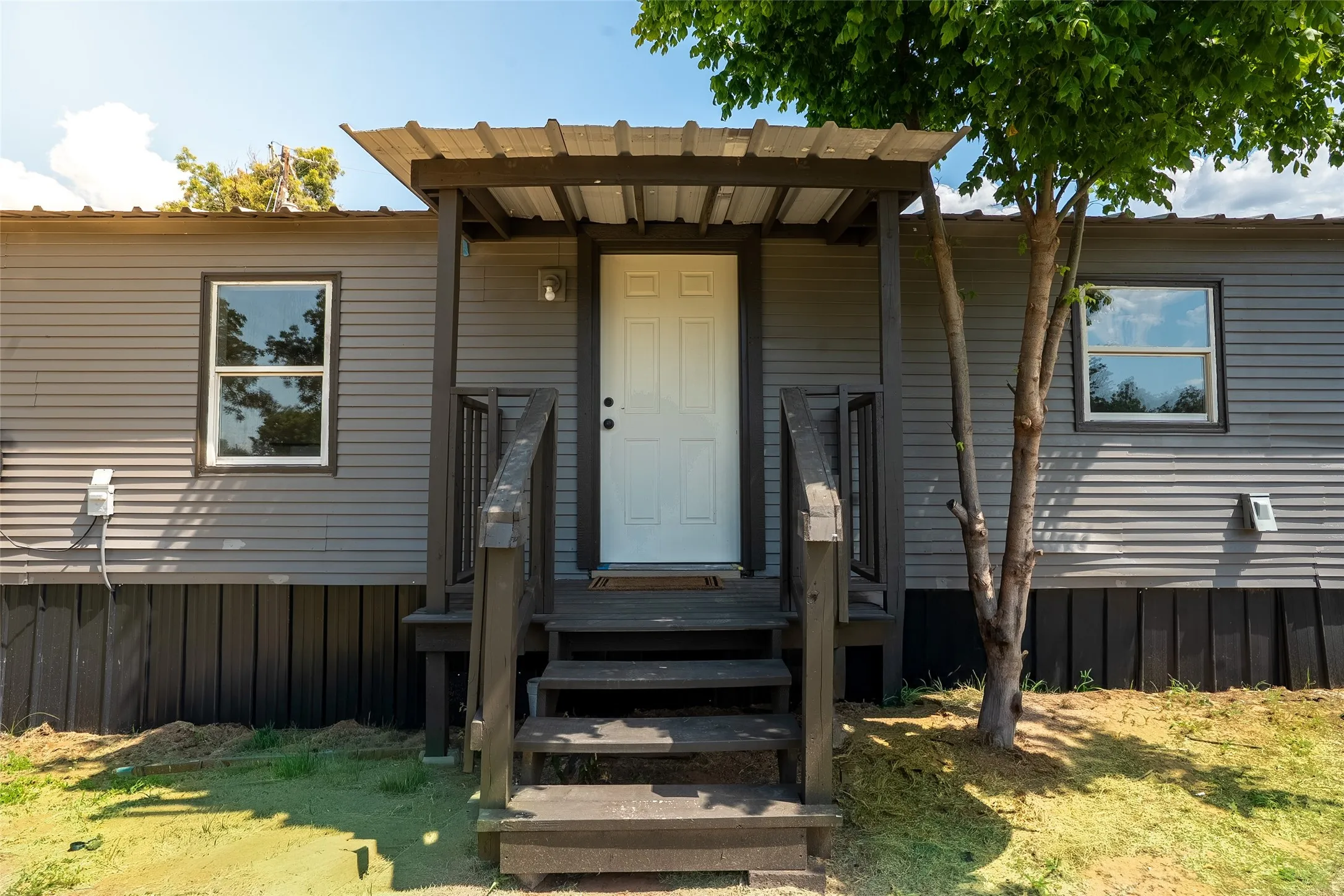 Mobile Home For Sale in Parker County , 7058 Cimmaron Trail, Weatherford, Texas 76087, 2 Bedrooms, 2 Bathrooms, Garage spaces, 1,216 Sqft, built in 1985, Price $189,000, mls#21330418, Real Estate Agent in Weatherford, Homes For Sale in Parker county, Homes For Sale in Weatherford, Realtor in Weatherford Texas, Real Estate Brokerage Independent Realty Texas, Luminita Cordes Realtor