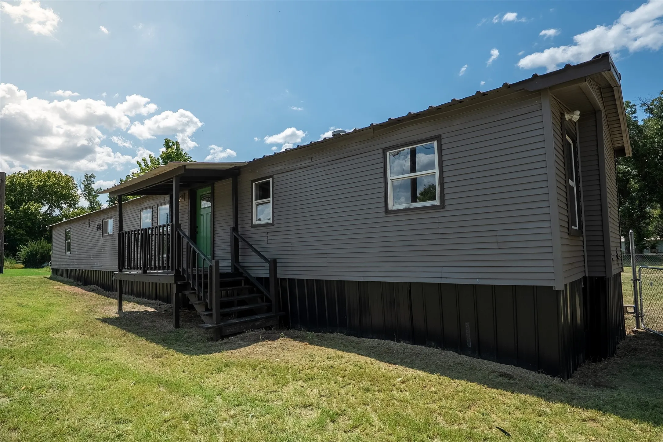 Mobile Home For Sale in Parker County , 7058 Cimmaron Trail, Weatherford, Texas 76087, 2 Bedrooms, 2 Bathrooms, Garage spaces, 1,216 Sqft, built in 1985, Price $189,000, mls#21330418, Real Estate Agent in Weatherford, Homes For Sale in Parker county, Homes For Sale in Weatherford, Realtor in Weatherford Texas, Real Estate Brokerage Independent Realty Texas, Luminita Cordes Realtor