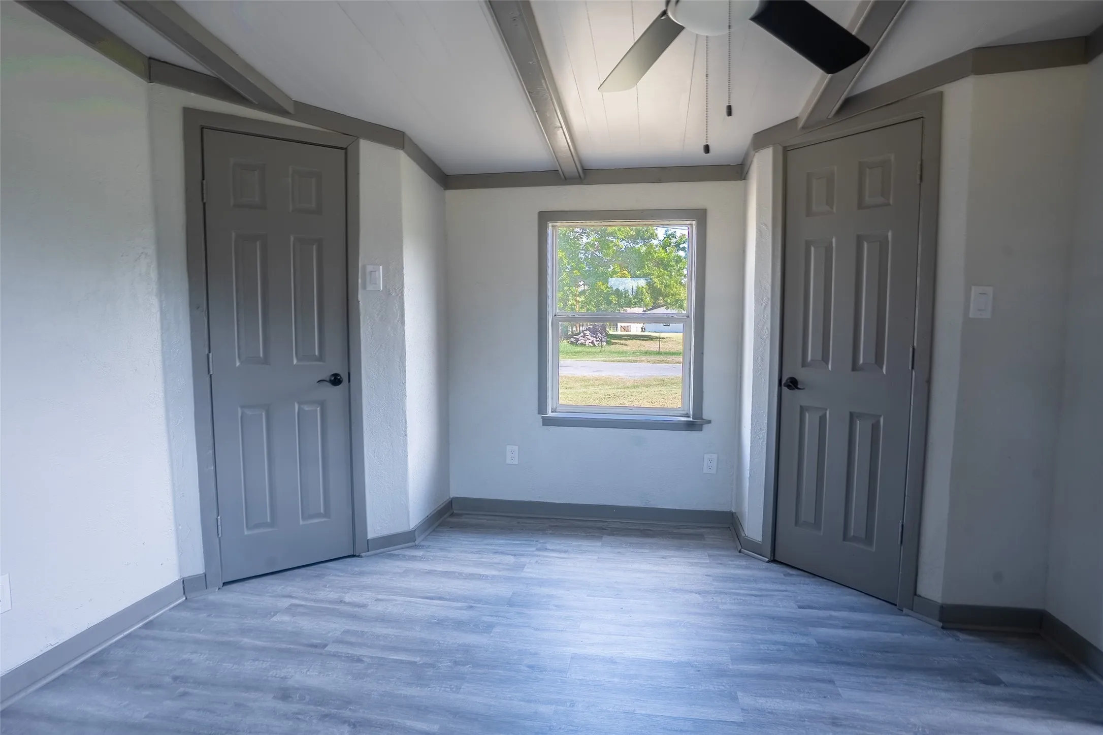 Mobile Home For Sale in Parker County , 7058 Cimmaron Trail, Weatherford, Texas 76087, 2 Bedrooms, 2 Bathrooms, Garage spaces, 1,216 Sqft, built in 1985, Price $189,000, mls#21330418, Real Estate Agent in Weatherford, Homes For Sale in Parker county, Homes For Sale in Weatherford, Realtor in Weatherford Texas, Real Estate Brokerage Independent Realty Texas, Luminita Cordes Realtor