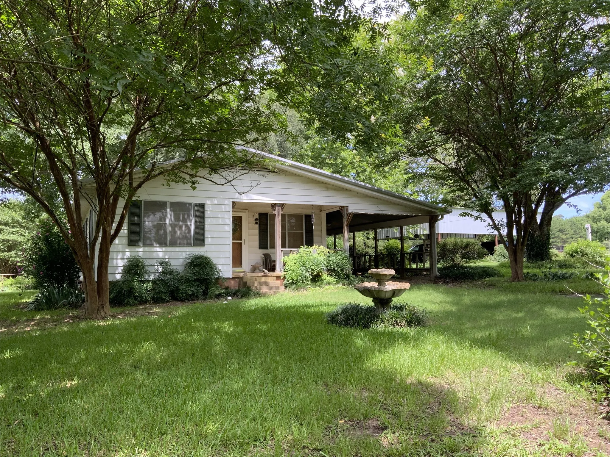 Single Family Residence For Sale in Henderson County , 16926 County Road 4336, Larue, Texas 75770, 2 Bedroom, 1 Bathroom, Garage spaces, 1,278 Sqft, built in 1952, mls#21329405, Real Estate Agent in Larue, Homes For Sale in Henderson county, Homes For Sale in Larue, Realtor in Larue Texas, Real Estate Brokerage Independent Realty Texas, Luminita Cordes Realtor