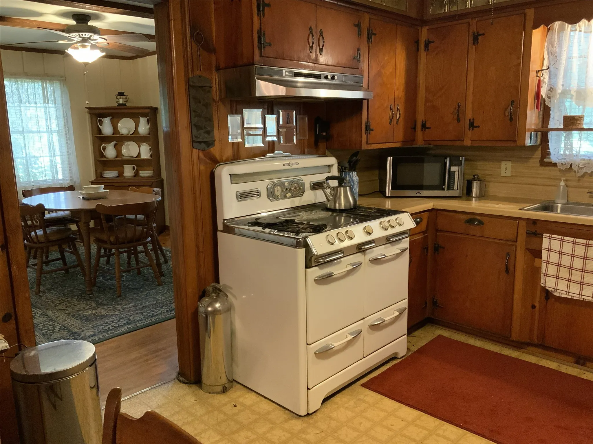 kitchen/dining
