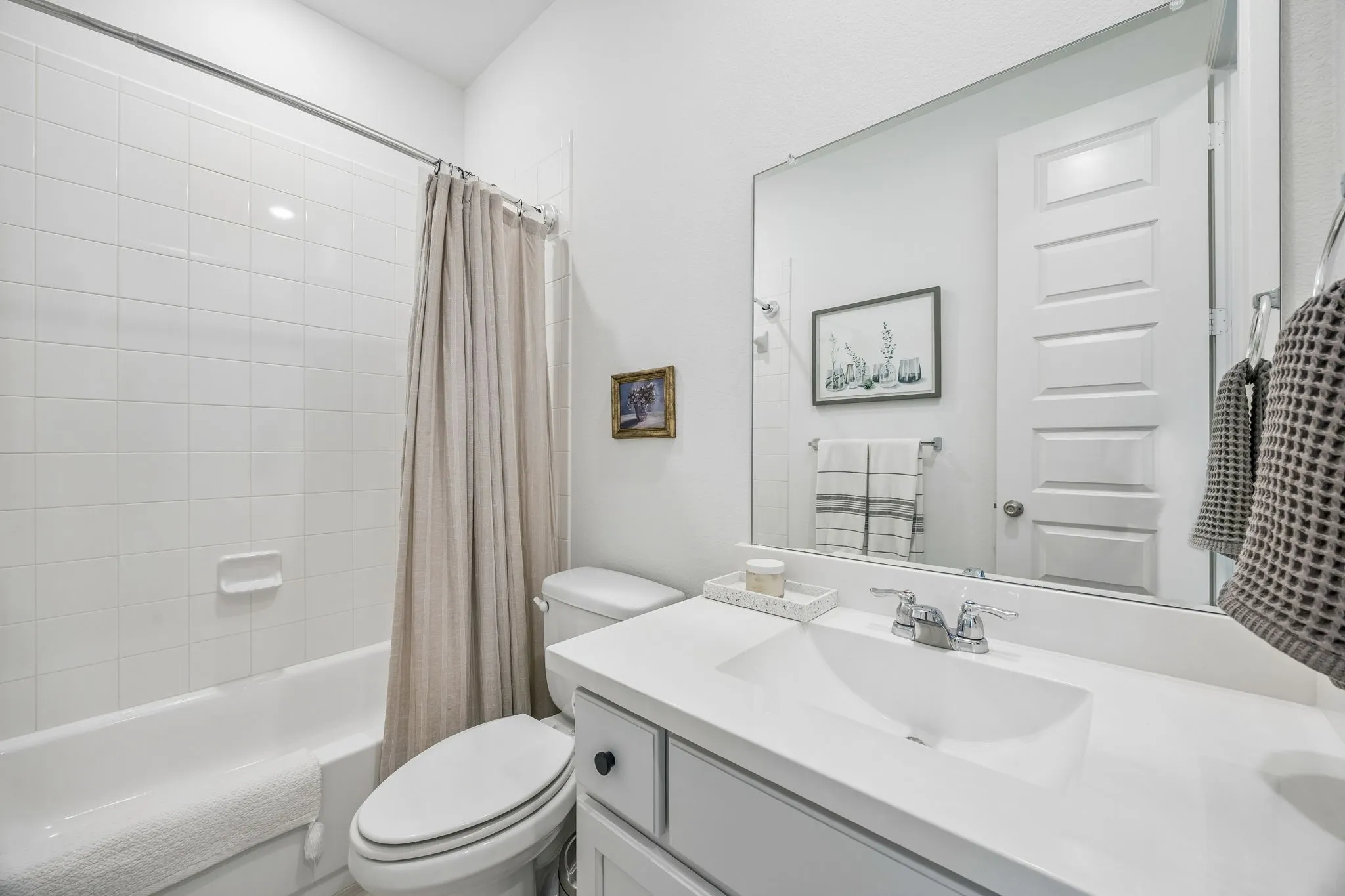 Single Family Residence For Sale in Collin County , 721 Corner Post Path, Celina, Texas 75009, 4 Bedroom, 3 Bathroom, 2 Garage spaces, 2,319 Sqft, built in 2021, mls#21330388, Real Estate Agent in Celina, Homes For Sale in Collin county, Homes For Sale in Celina, Realtor in Celina Texas, Real Estate Brokerage Independent Realty Texas, Luminita Cordes Realtor