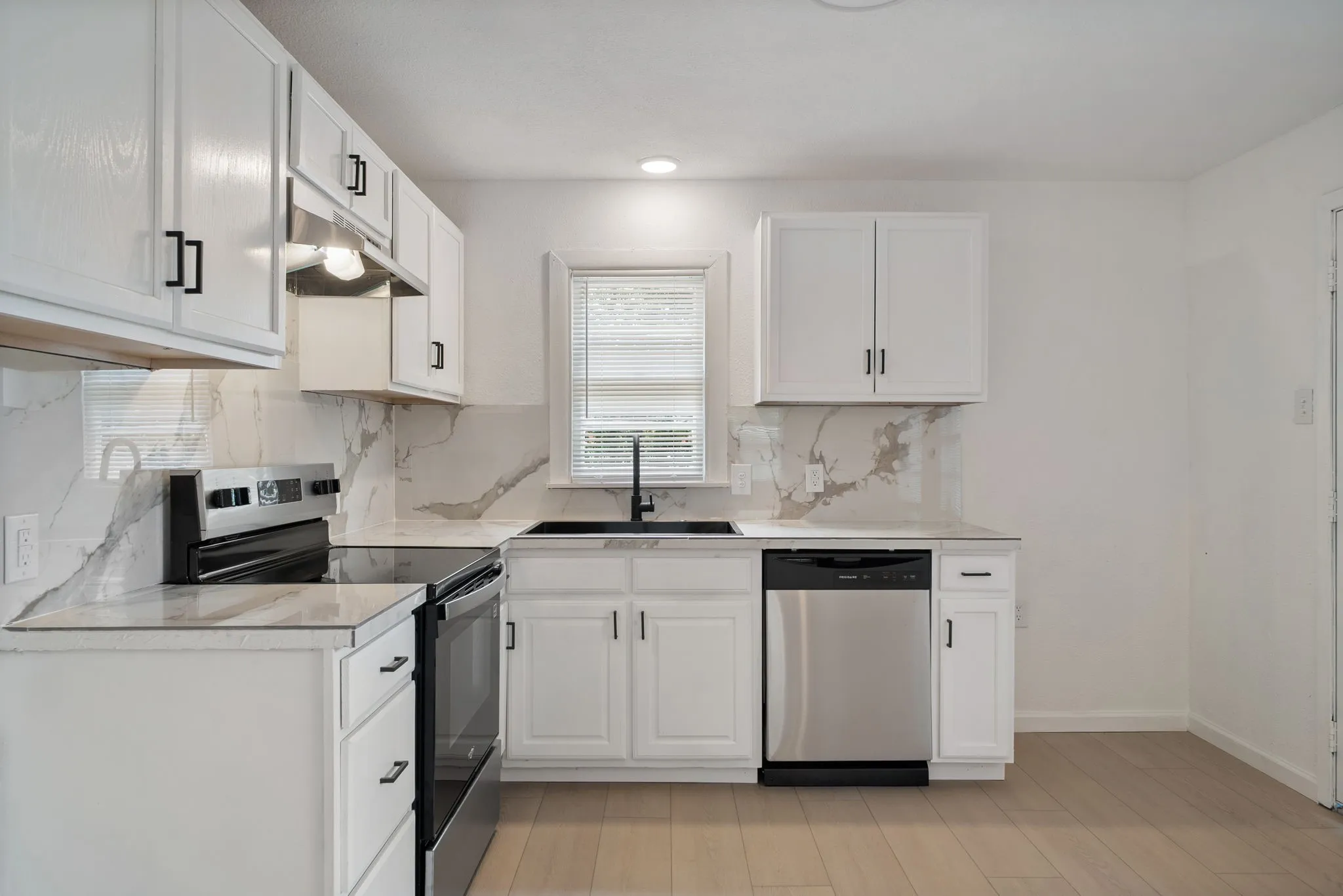 Single Family Residence For Sale in Dallas County , 402 E Linda Drive, Garland, Texas 75041, 3 Bedroom, 1 Bathroom, 1 Garage spaces, 1,016 Sqft, built in 1955, mls#21260739, Real Estate Agent in Garland, Homes For Sale in Dallas county, Homes For Sale in Garland, Realtor in Garland Texas, Real Estate Brokerage Independent Realty Texas, Luminita Cordes Realtor