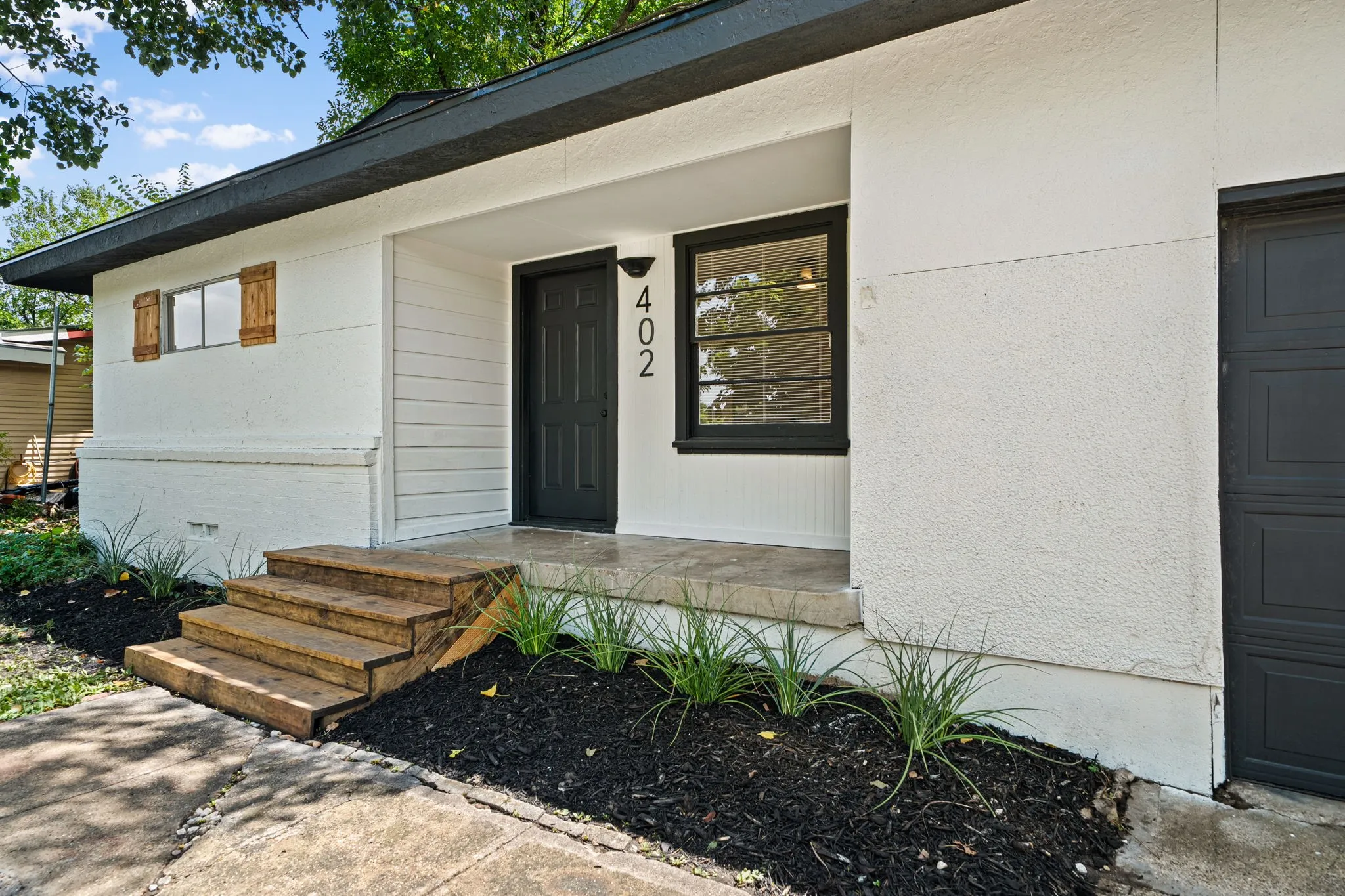 Single Family Residence For Sale in Dallas County , 402 E Linda Drive, Garland, Texas 75041, 3 Bedroom, 1 Bathroom, 1 Garage spaces, 1,016 Sqft, built in 1955, mls#21260739, Real Estate Agent in Garland, Homes For Sale in Dallas county, Homes For Sale in Garland, Realtor in Garland Texas, Real Estate Brokerage Independent Realty Texas, Luminita Cordes Realtor