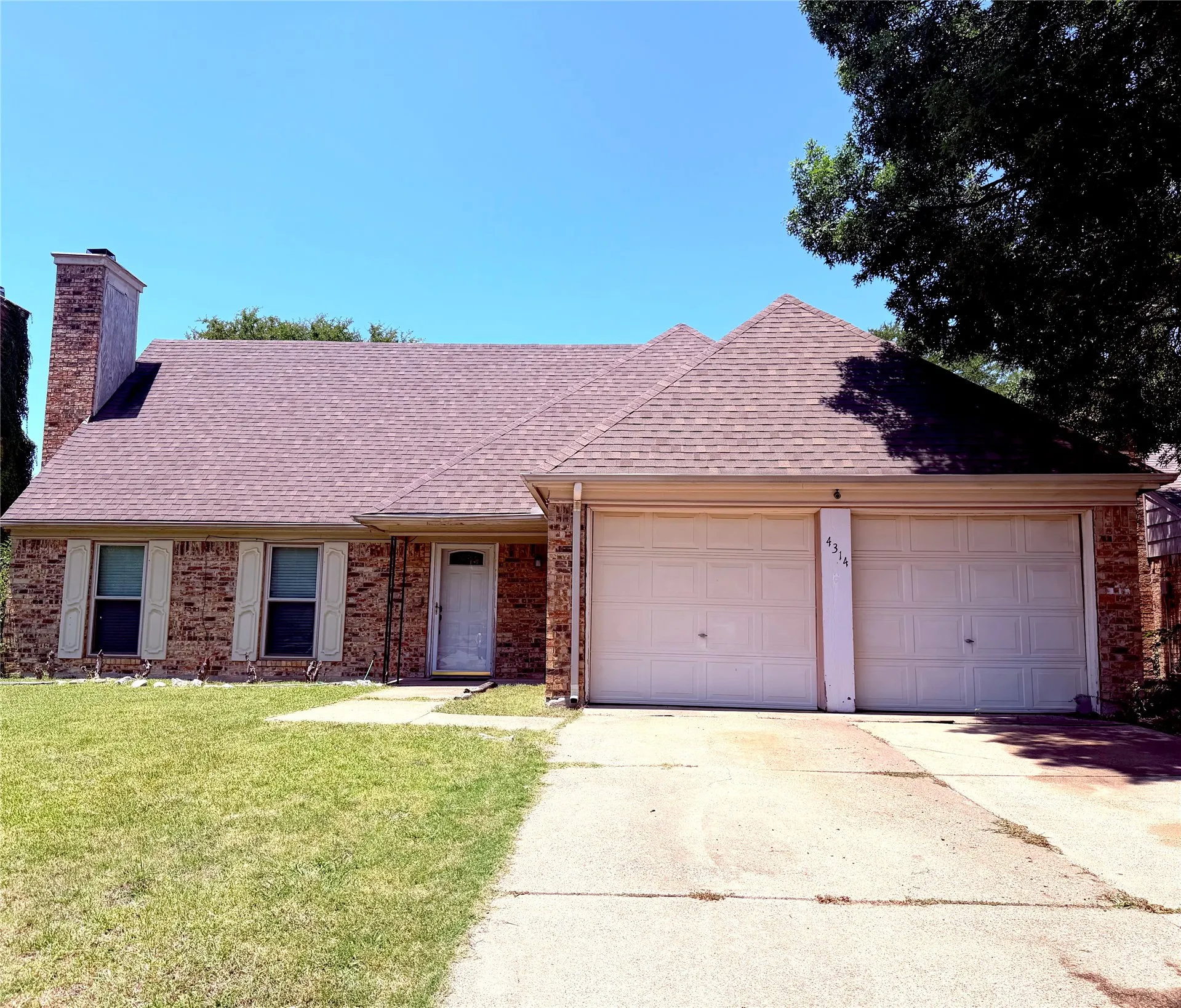 Single Family Residence For Sale in Tarrant County , 4314 Lorraine Avenue, Grand Prairie, Texas 75052, 3 Bedroom, 2 Bathroom, 2 Garage spaces, 1,833 Sqft, built in 1984, mls#21331436, Real Estate Agent in Grand Prairie, Homes For Sale in Tarrant county, Homes For Sale in Grand Prairie, Realtor in Grand Prairie Texas, Real Estate Brokerage Independent Realty Texas, Luminita Cordes Realtor