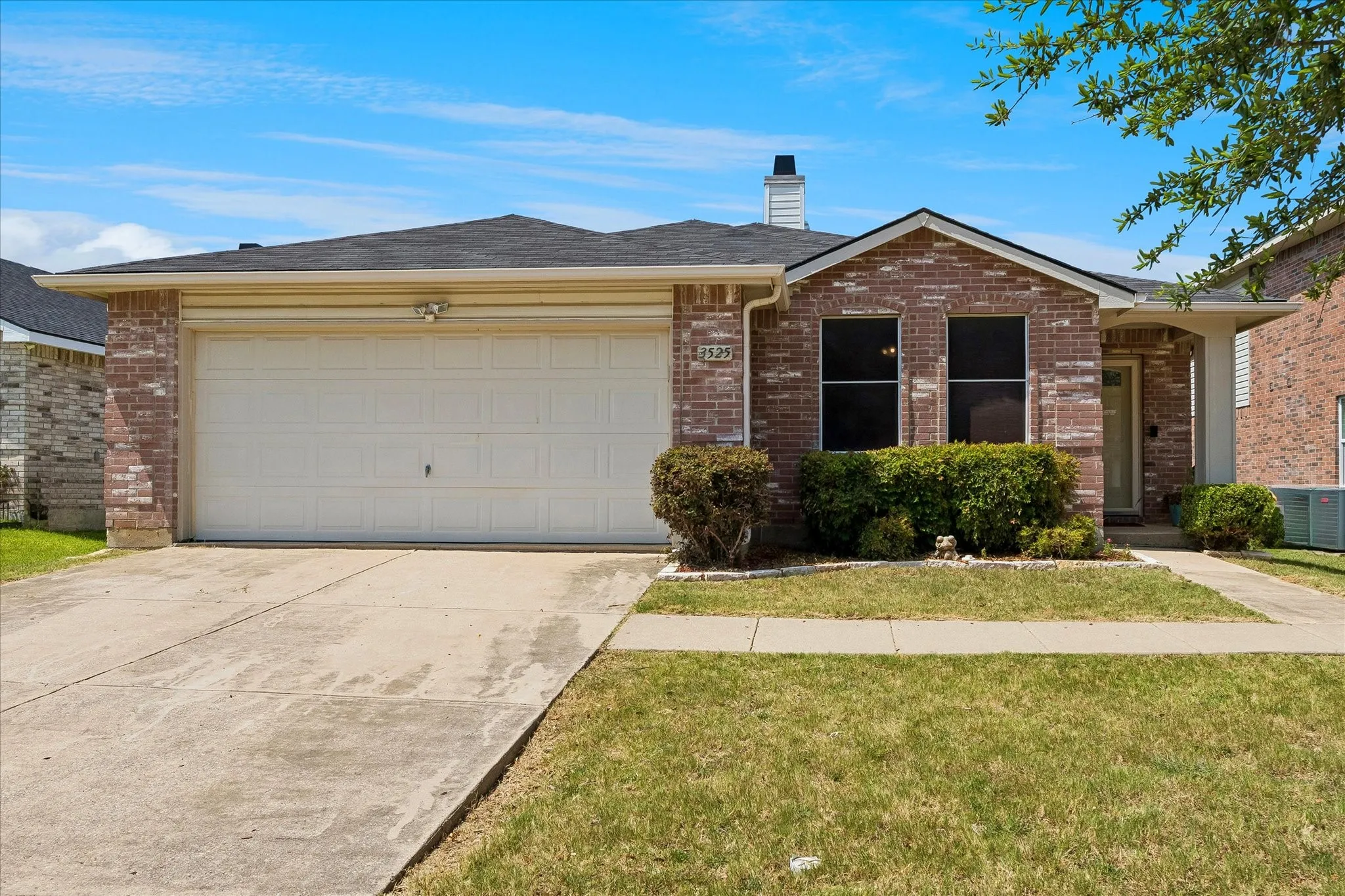 Single Family Residence For Sale in Denton County , 3525 Lipizzan Drive, Denton, Texas 76210, 3 Bedroom, 2 Bathroom, 2 Garage spaces, 1,701 Sqft, built in 2004, mls#21329731, Real Estate Agent in Denton, Homes For Sale in Denton county, Homes For Sale in Denton, Realtor in Denton Texas, Real Estate Brokerage Independent Realty Texas, Luminita Cordes Realtor