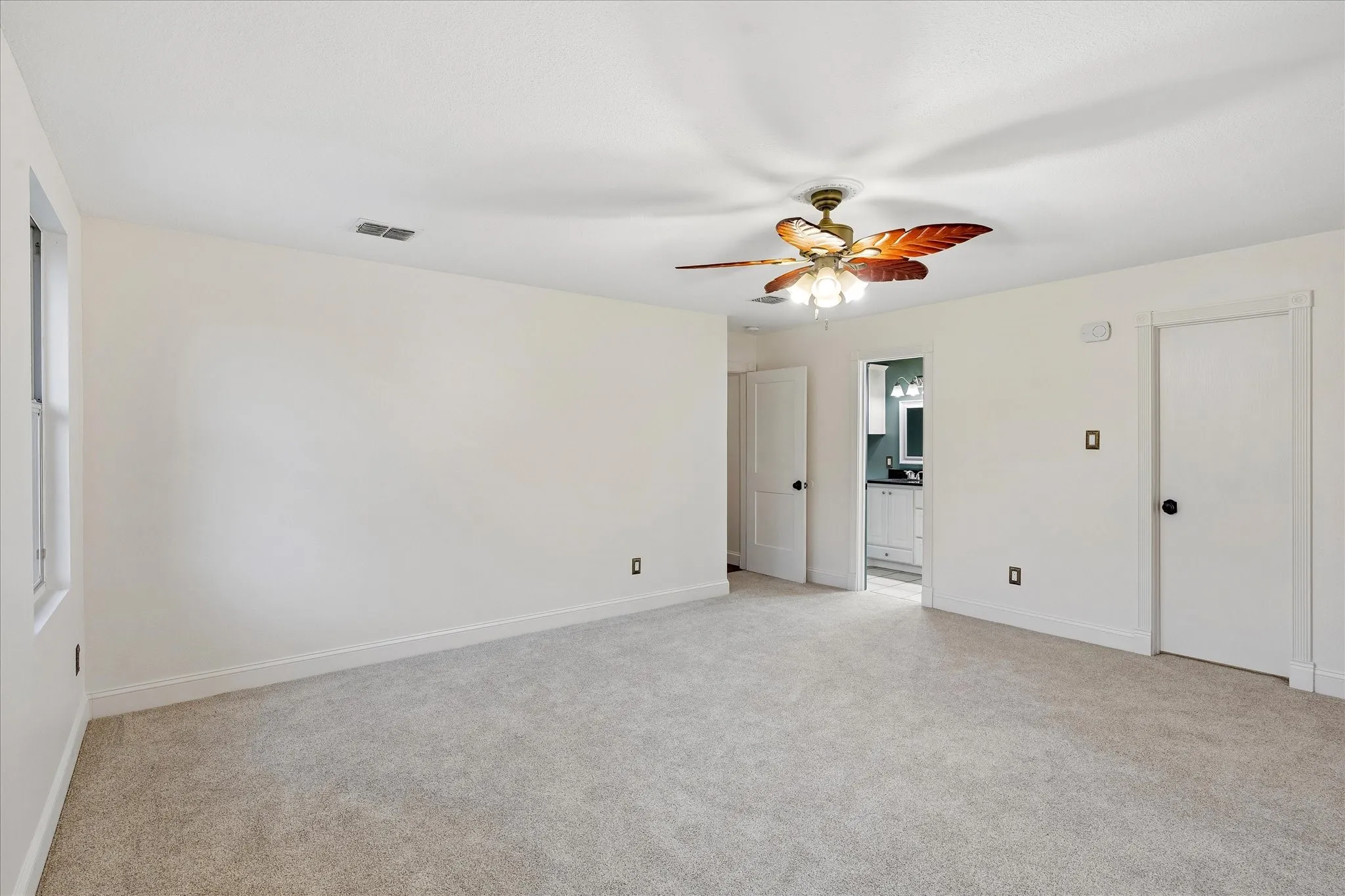 Single Family Residence For Sale in Denton County , 3525 Lipizzan Drive, Denton, Texas 76210, 3 Bedroom, 2 Bathroom, 2 Garage spaces, 1,701 Sqft, built in 2004, mls#21329731, Real Estate Agent in Denton, Homes For Sale in Denton county, Homes For Sale in Denton, Realtor in Denton Texas, Real Estate Brokerage Independent Realty Texas, Luminita Cordes Realtor