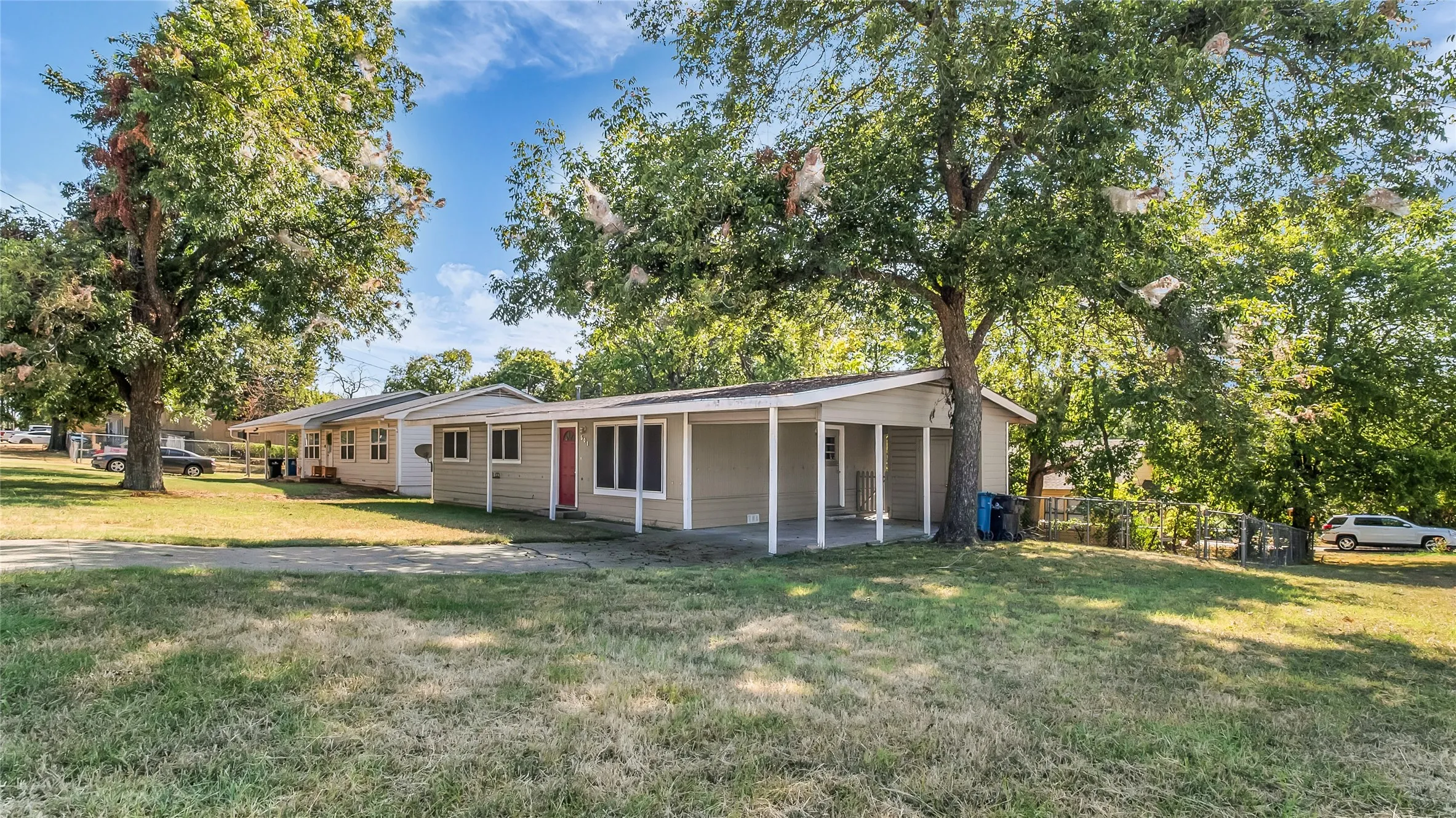 Single Family Residence For Rent in Grayson County , 501 S Perry Street, Denison, Texas 75020, 3 Bedroom, 1 Bathroom, Garage spaces, 1,050 Sqft, built in 1950, mls#21331434, Real Estate Agent in Denison, Homes For Rent in Grayson county, Homes For Rent in Denison, Realtor in Denison Texas, Real Estate Brokerage Independent Realty Texas, Luminita Cordes Realtor