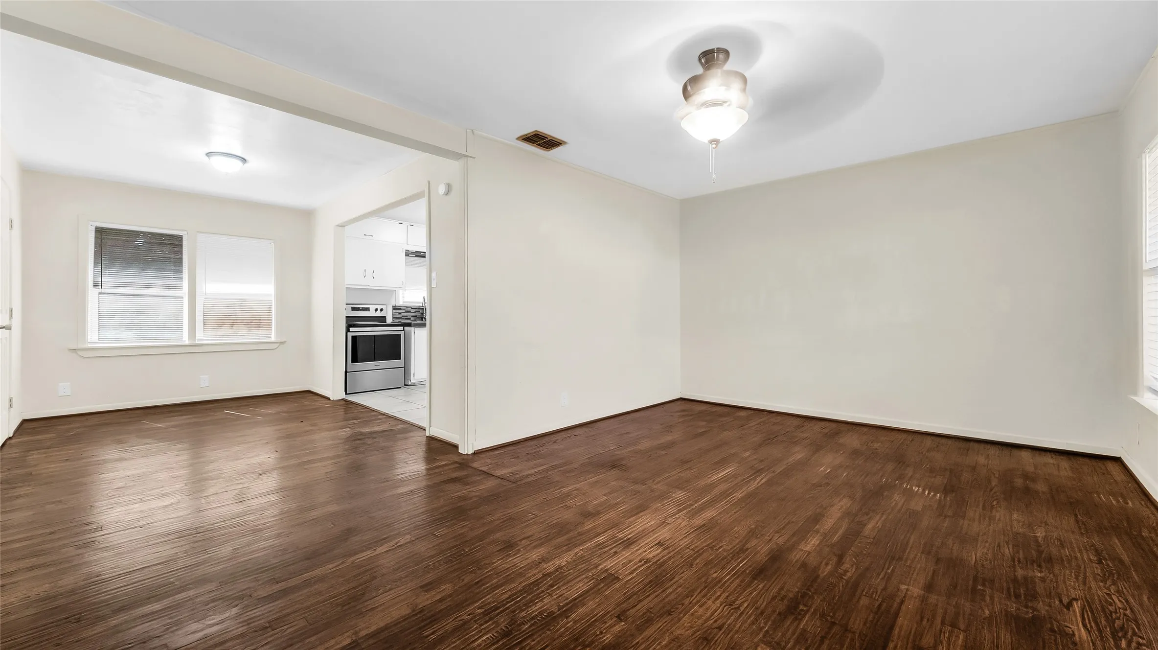 Single Family Residence For Rent in Grayson County , 501 S Perry Street, Denison, Texas 75020, 3 Bedroom, 1 Bathroom, Garage spaces, 1,050 Sqft, built in 1950, mls#21331434, Real Estate Agent in Denison, Homes For Rent in Grayson county, Homes For Rent in Denison, Realtor in Denison Texas, Real Estate Brokerage Independent Realty Texas, Luminita Cordes Realtor