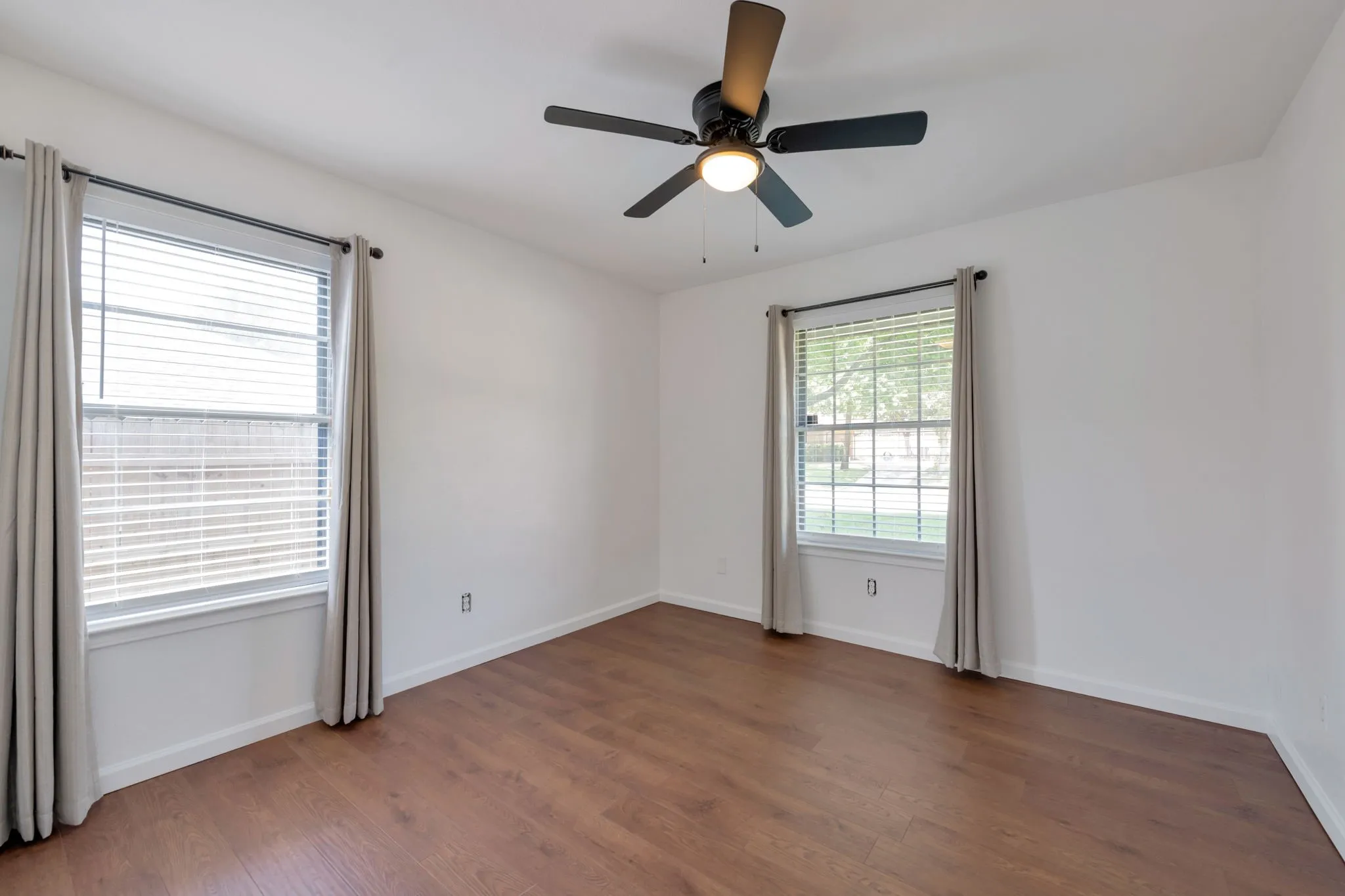 Single Family Residence For Rent in Tarrant County , 2127 Tanglewood Drive, Grapevine, Texas 76051, 3 Bedroom, 2 Bathroom, 2 Garage spaces, 1,848 Sqft, built in 1980, mls#21331442, Real Estate Agent in Grapevine, Homes For Rent in Tarrant county, Homes For Rent in Grapevine, Realtor in Grapevine Texas, Real Estate Brokerage Independent Realty Texas, Luminita Cordes Realtor