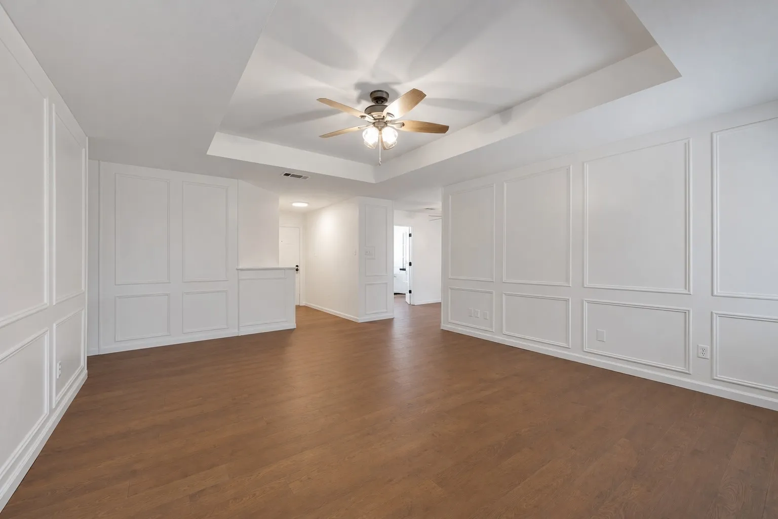 Single Family Residence For Rent in Tarrant County , 2127 Tanglewood Drive, Grapevine, Texas 76051, 3 Bedroom, 2 Bathroom, 2 Garage spaces, 1,848 Sqft, built in 1980, mls#21331442, Real Estate Agent in Grapevine, Homes For Rent in Tarrant county, Homes For Rent in Grapevine, Realtor in Grapevine Texas, Real Estate Brokerage Independent Realty Texas, Luminita Cordes Realtor