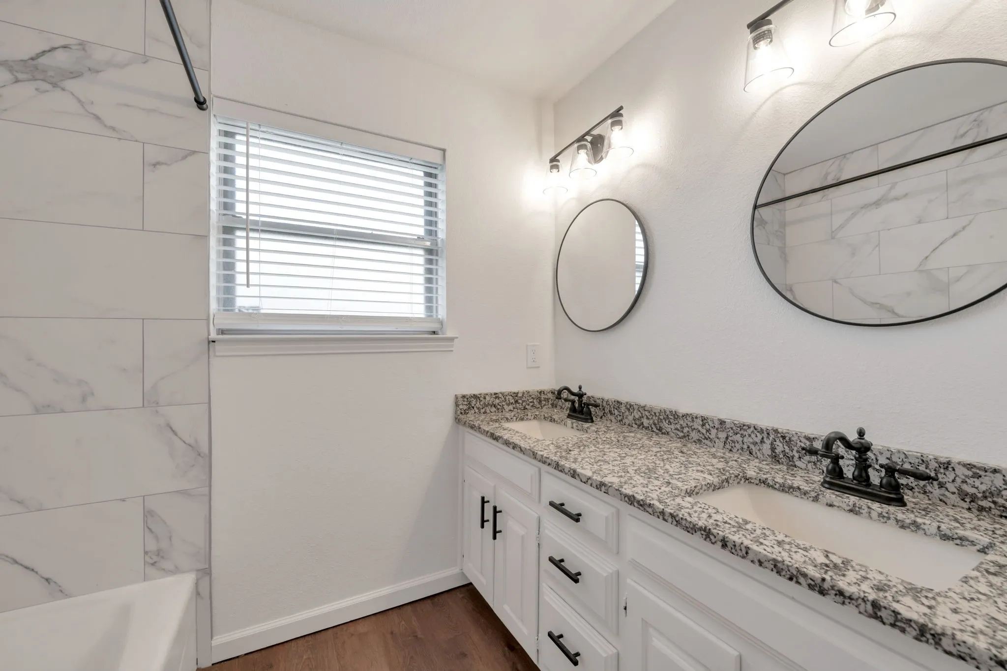 Single Family Residence For Rent in Tarrant County , 2127 Tanglewood Drive, Grapevine, Texas 76051, 3 Bedroom, 2 Bathroom, 2 Garage spaces, 1,848 Sqft, built in 1980, mls#21331442, Real Estate Agent in Grapevine, Homes For Rent in Tarrant county, Homes For Rent in Grapevine, Realtor in Grapevine Texas, Real Estate Brokerage Independent Realty Texas, Luminita Cordes Realtor