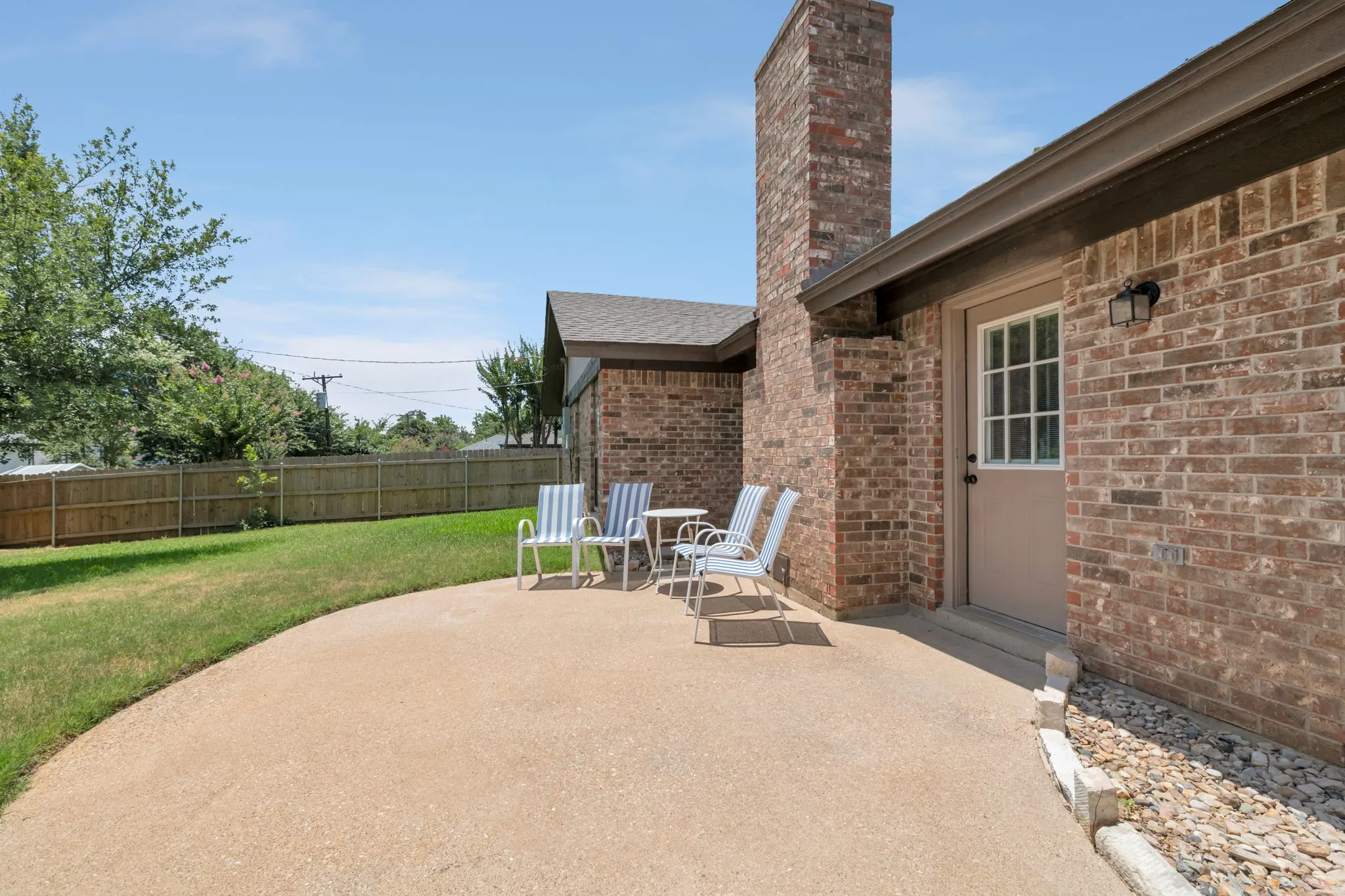 Single Family Residence For Rent in Tarrant County , 2127 Tanglewood Drive, Grapevine, Texas 76051, 3 Bedroom, 2 Bathroom, 2 Garage spaces, 1,848 Sqft, built in 1980, mls#21331442, Real Estate Agent in Grapevine, Homes For Rent in Tarrant county, Homes For Rent in Grapevine, Realtor in Grapevine Texas, Real Estate Brokerage Independent Realty Texas, Luminita Cordes Realtor