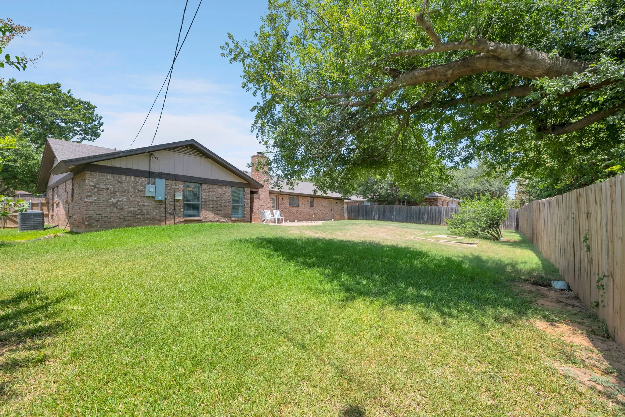 Single Family Residence For Rent in Tarrant County , 2127 Tanglewood Drive, Grapevine, Texas 76051, 3 Bedroom, 2 Bathroom, 2 Garage spaces, 1,848 Sqft, built in 1980, mls#21331442, Real Estate Agent in Grapevine, Homes For Rent in Tarrant county, Homes For Rent in Grapevine, Realtor in Grapevine Texas, Real Estate Brokerage Independent Realty Texas, Luminita Cordes Realtor