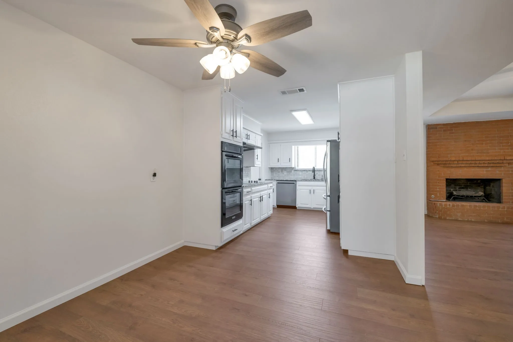 Single Family Residence For Rent in Tarrant County , 2127 Tanglewood Drive, Grapevine, Texas 76051, 3 Bedroom, 2 Bathroom, 2 Garage spaces, 1,848 Sqft, built in 1980, mls#21331442, Real Estate Agent in Grapevine, Homes For Rent in Tarrant county, Homes For Rent in Grapevine, Realtor in Grapevine Texas, Real Estate Brokerage Independent Realty Texas, Luminita Cordes Realtor