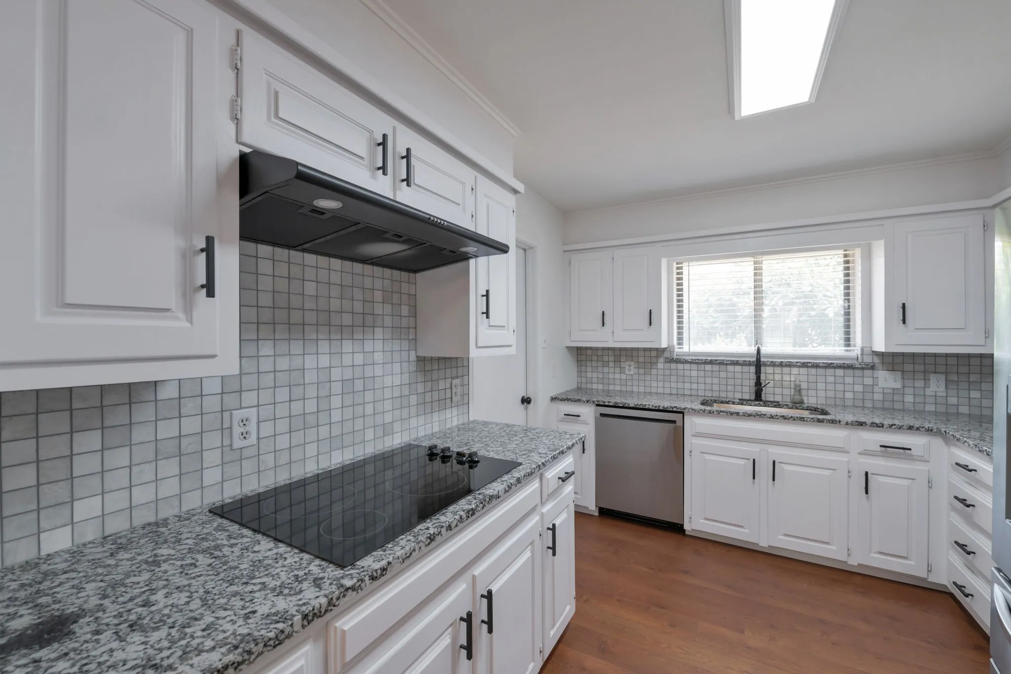 Single Family Residence For Rent in Tarrant County , 2127 Tanglewood Drive, Grapevine, Texas 76051, 3 Bedroom, 2 Bathroom, 2 Garage spaces, 1,848 Sqft, built in 1980, mls#21331442, Real Estate Agent in Grapevine, Homes For Rent in Tarrant county, Homes For Rent in Grapevine, Realtor in Grapevine Texas, Real Estate Brokerage Independent Realty Texas, Luminita Cordes Realtor