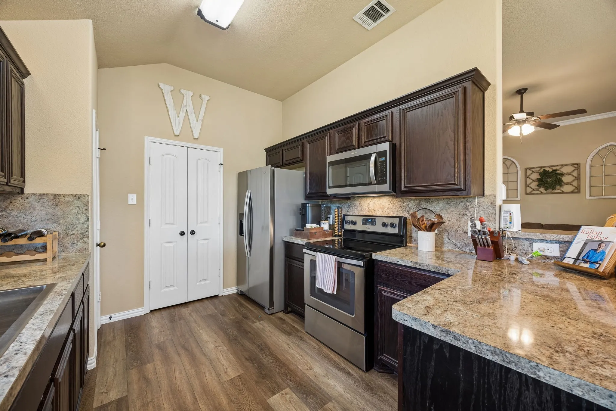 Single Family Residence For Sale in Ellis County , 1901 Millbrook Drive, Midlothian, Texas 76065, 3 Bedroom, 2 Bathroom, 2 Garage spaces, 1,511 Sqft, built in 2013, mls#21331449, Real Estate Agent in Midlothian, Homes For Sale in Ellis county, Homes For Sale in Midlothian, Realtor in Midlothian Texas, Real Estate Brokerage Independent Realty Texas, Luminita Cordes Realtor