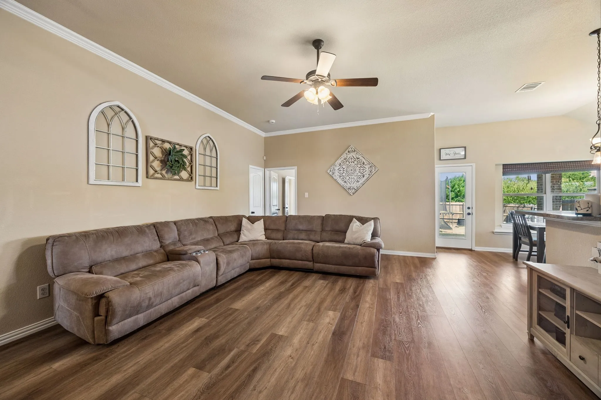 Single Family Residence For Sale in Ellis County , 1901 Millbrook Drive, Midlothian, Texas 76065, 3 Bedroom, 2 Bathroom, 2 Garage spaces, 1,511 Sqft, built in 2013, mls#21331449, Real Estate Agent in Midlothian, Homes For Sale in Ellis county, Homes For Sale in Midlothian, Realtor in Midlothian Texas, Real Estate Brokerage Independent Realty Texas, Luminita Cordes Realtor