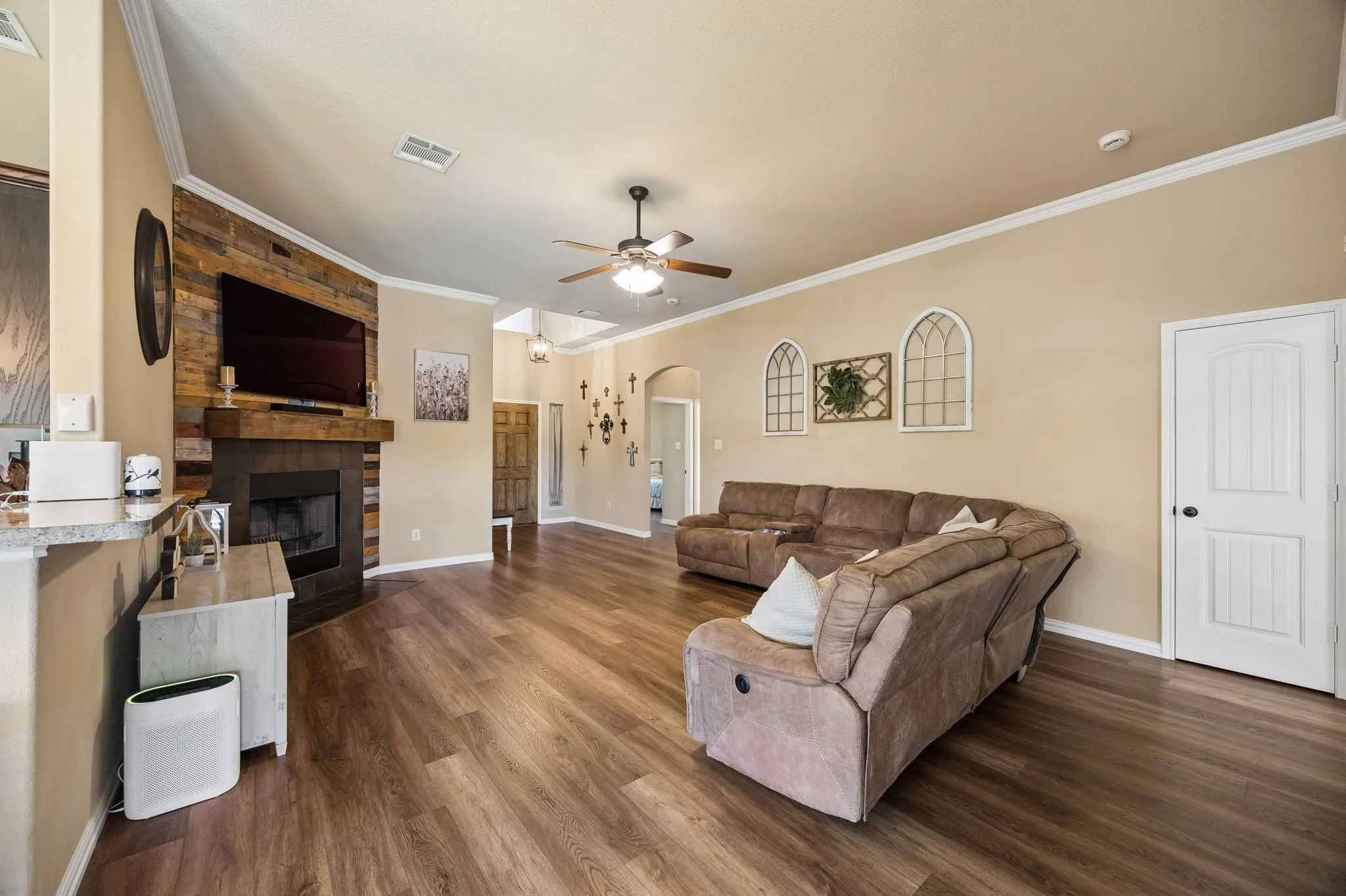 Single Family Residence For Sale in Ellis County , 1901 Millbrook Drive, Midlothian, Texas 76065, 3 Bedroom, 2 Bathroom, 2 Garage spaces, 1,511 Sqft, built in 2013, mls#21331449, Real Estate Agent in Midlothian, Homes For Sale in Ellis county, Homes For Sale in Midlothian, Realtor in Midlothian Texas, Real Estate Brokerage Independent Realty Texas, Luminita Cordes Realtor