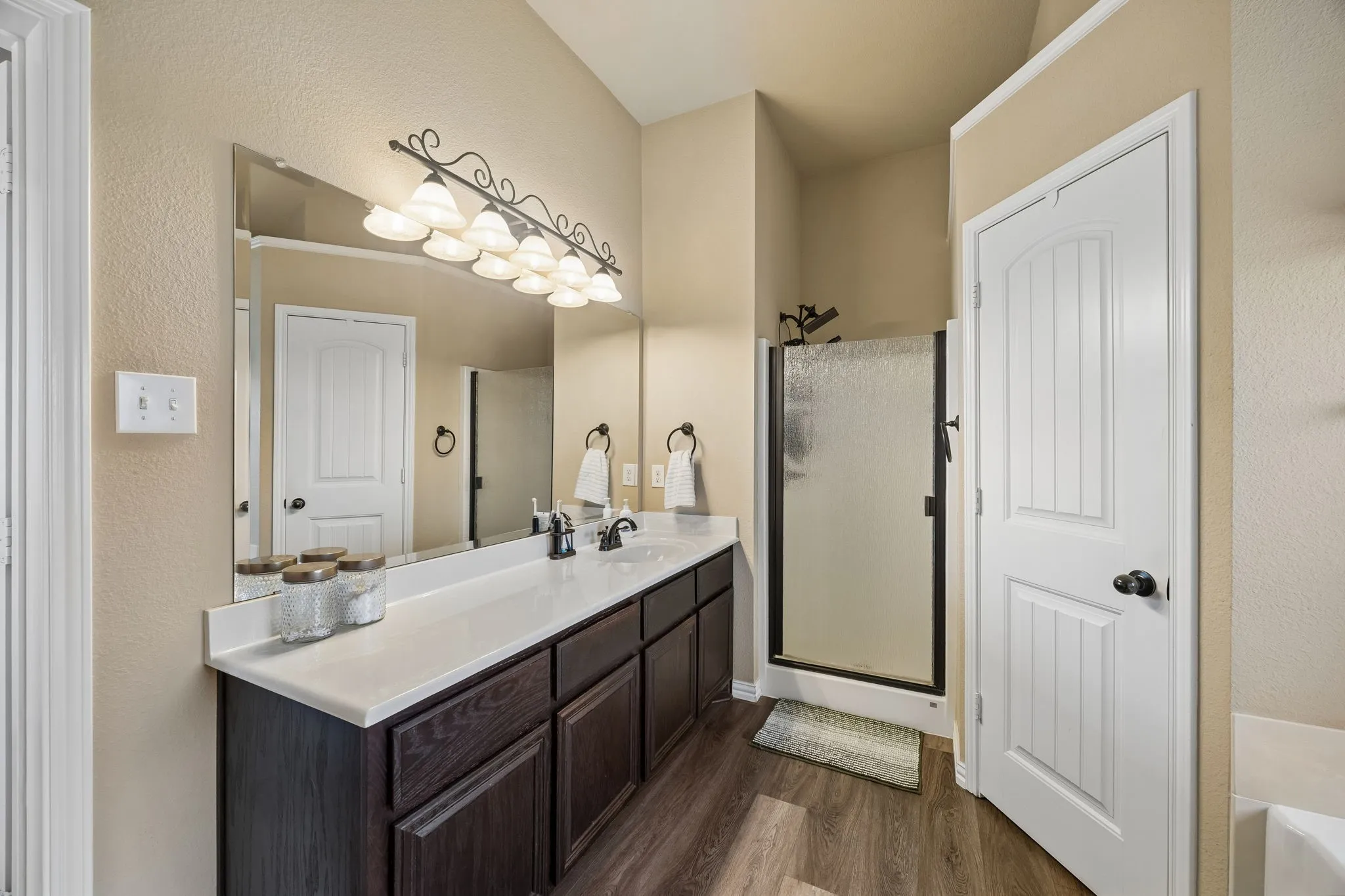 Single Family Residence For Sale in Ellis County , 1901 Millbrook Drive, Midlothian, Texas 76065, 3 Bedroom, 2 Bathroom, 2 Garage spaces, 1,511 Sqft, built in 2013, mls#21331449, Real Estate Agent in Midlothian, Homes For Sale in Ellis county, Homes For Sale in Midlothian, Realtor in Midlothian Texas, Real Estate Brokerage Independent Realty Texas, Luminita Cordes Realtor
