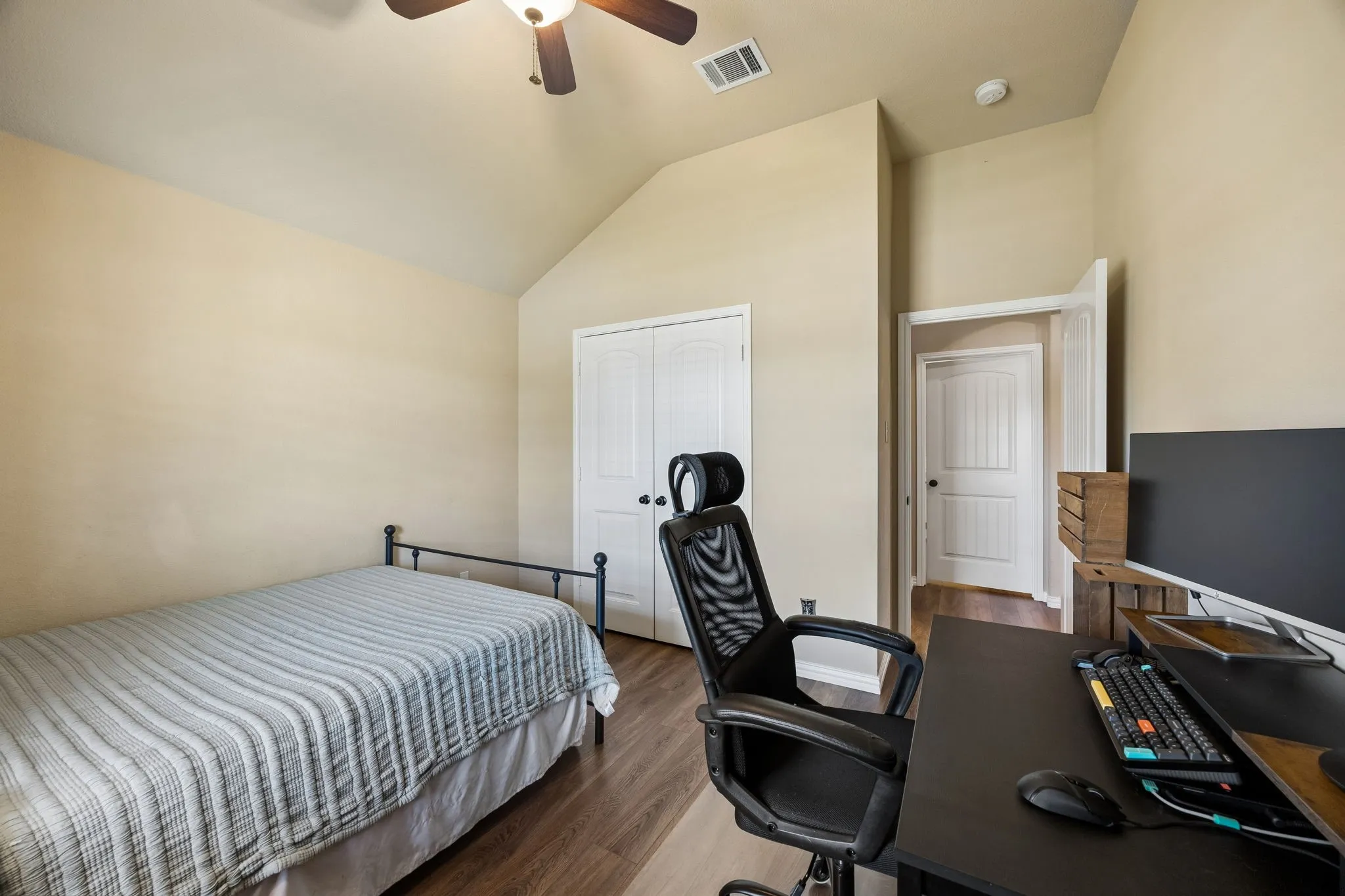 Single Family Residence For Sale in Ellis County , 1901 Millbrook Drive, Midlothian, Texas 76065, 3 Bedroom, 2 Bathroom, 2 Garage spaces, 1,511 Sqft, built in 2013, mls#21331449, Real Estate Agent in Midlothian, Homes For Sale in Ellis county, Homes For Sale in Midlothian, Realtor in Midlothian Texas, Real Estate Brokerage Independent Realty Texas, Luminita Cordes Realtor