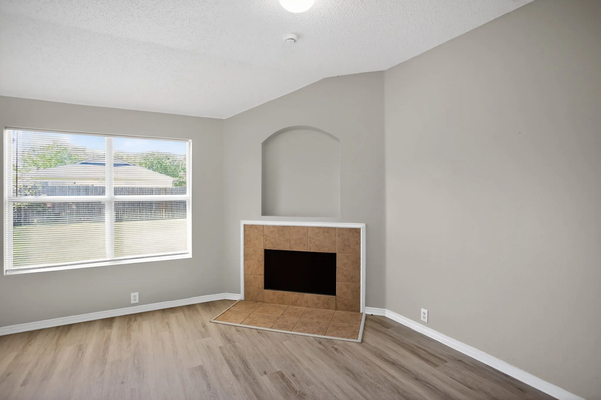 Single Family Residence For Sale in Denton County , 4608 Merlot Drive, Denton, Texas 76226, 4 Bedrooms, 3 Bathrooms, 2 Garage spaces, 2,251 Sqft, built in 2005, Price $339,000, mls#21330858, Real Estate Agent in Denton, Homes For Sale in Denton county, Homes For Sale in Denton, Realtor in Denton Texas, Real Estate Brokerage Independent Realty Texas, Luminita Cordes Realtor