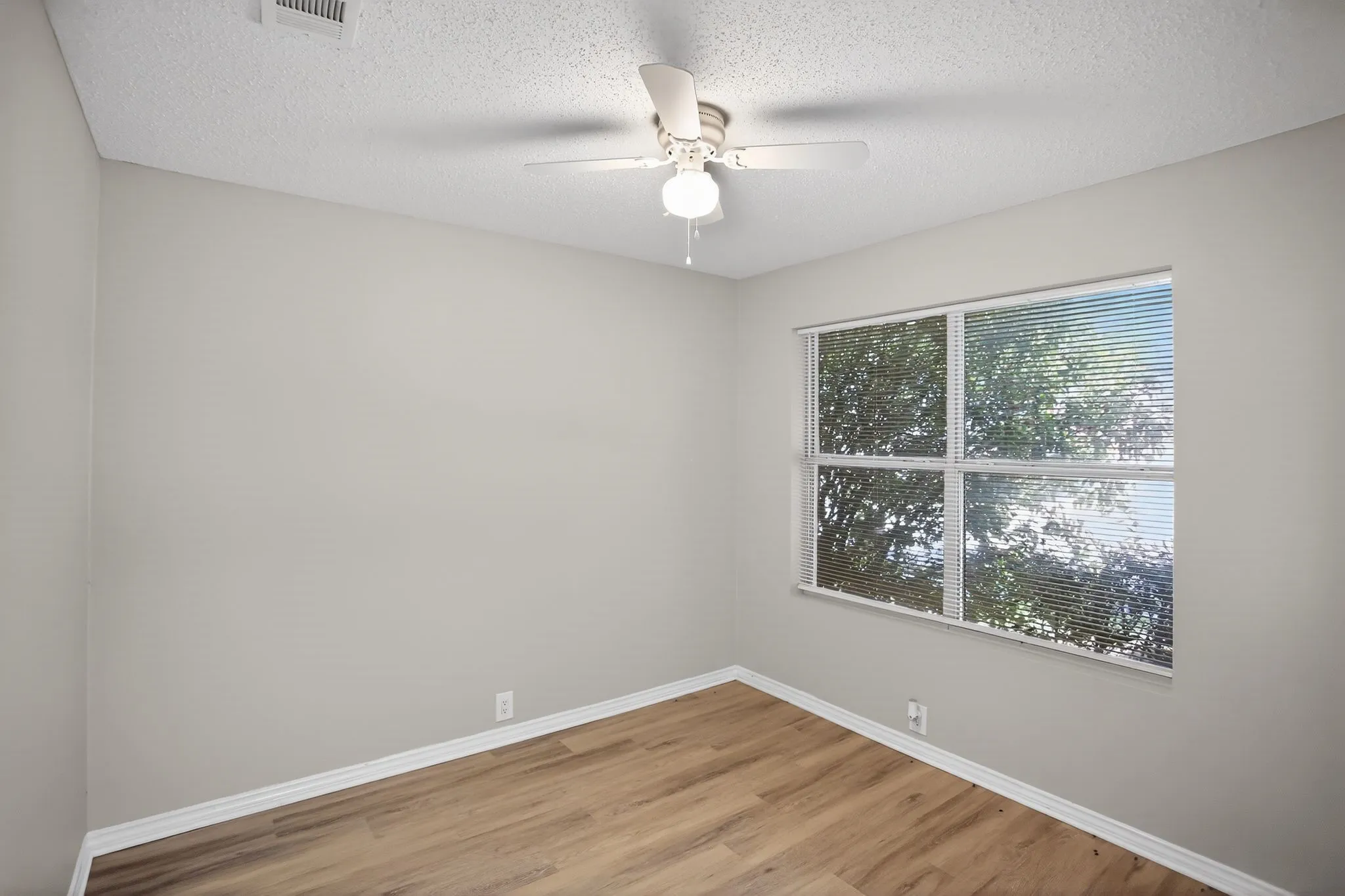 Single Family Residence For Sale in Denton County , 4608 Merlot Drive, Denton, Texas 76226, 4 Bedrooms, 3 Bathrooms, 2 Garage spaces, 2,251 Sqft, built in 2005, Price $339,000, mls#21330858, Real Estate Agent in Denton, Homes For Sale in Denton county, Homes For Sale in Denton, Realtor in Denton Texas, Real Estate Brokerage Independent Realty Texas, Luminita Cordes Realtor
