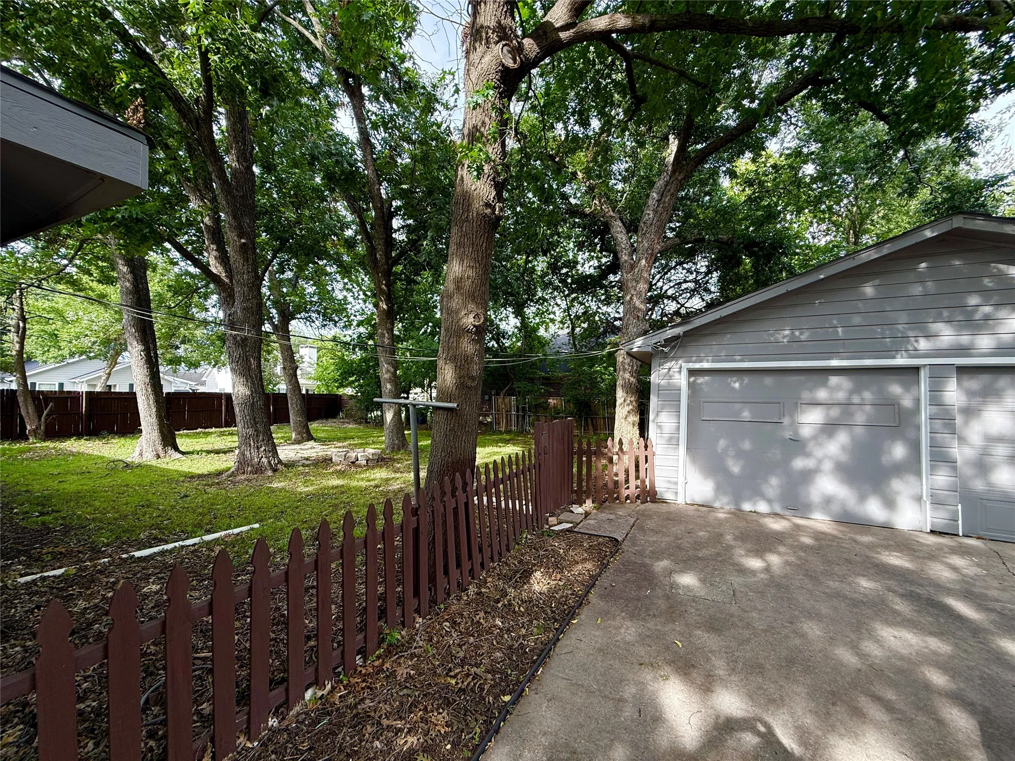 Single Family Residence For Sale in Collin County , 1107 Hall Street, Mc Kinney, Texas 75069, 3 Bedroom, 1 Bathroom, 2 Garage spaces, 1,391 Sqft, built in 1965, mls#21331451, Real Estate Agent in Mc Kinney, Homes For Sale in Collin county, Homes For Sale in Mc Kinney, Realtor in Mc Kinney Texas, Real Estate Brokerage Independent Realty Texas, Luminita Cordes Realtor