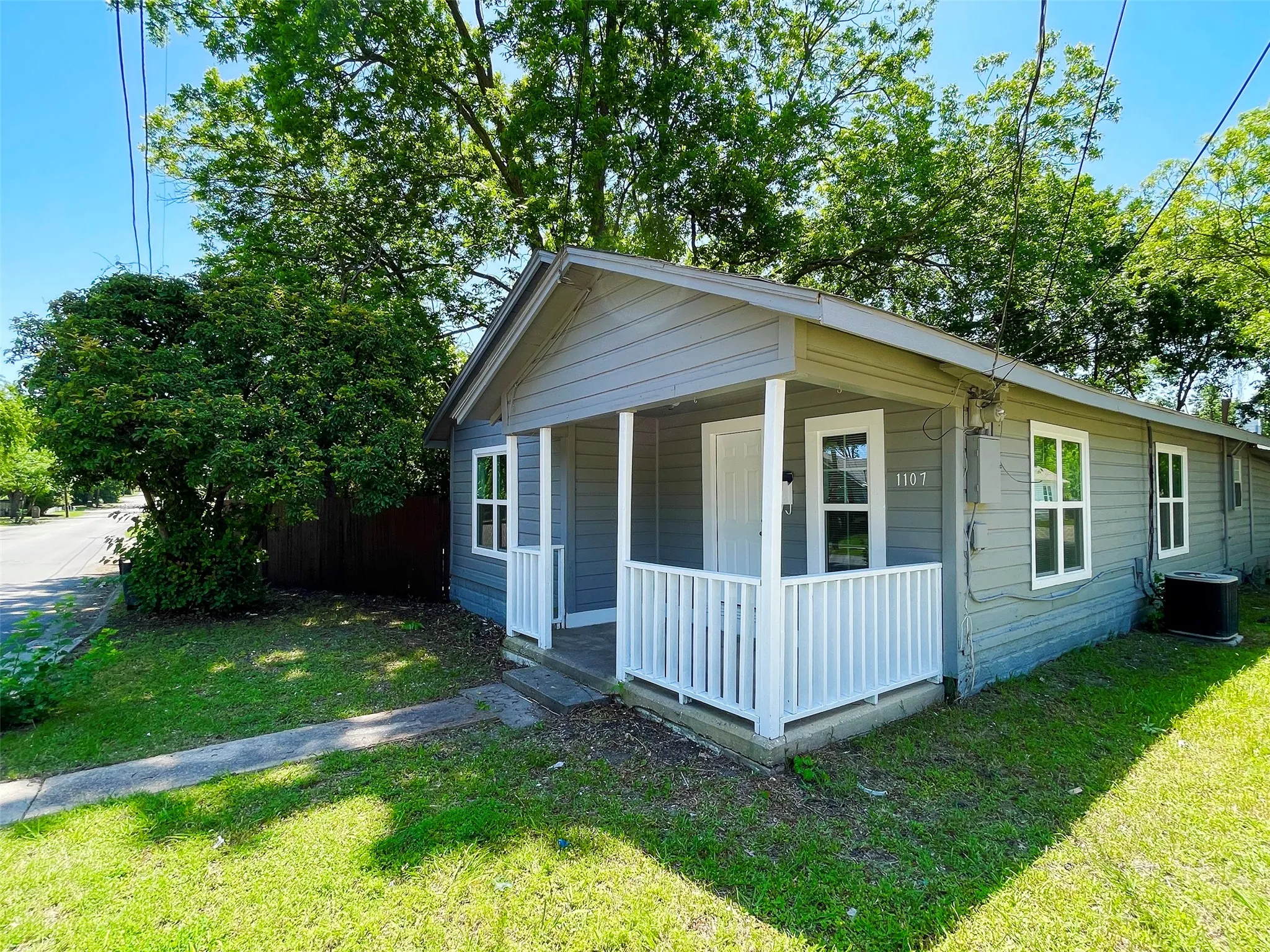 Single Family Residence For Sale in Collin County , 1107 Hall Street, Mc Kinney, Texas 75069, 3 Bedroom, 1 Bathroom, 2 Garage spaces, 1,391 Sqft, built in 1965, mls#21331451, Real Estate Agent in Mc Kinney, Homes For Sale in Collin county, Homes For Sale in Mc Kinney, Realtor in Mc Kinney Texas, Real Estate Brokerage Independent Realty Texas, Luminita Cordes Realtor