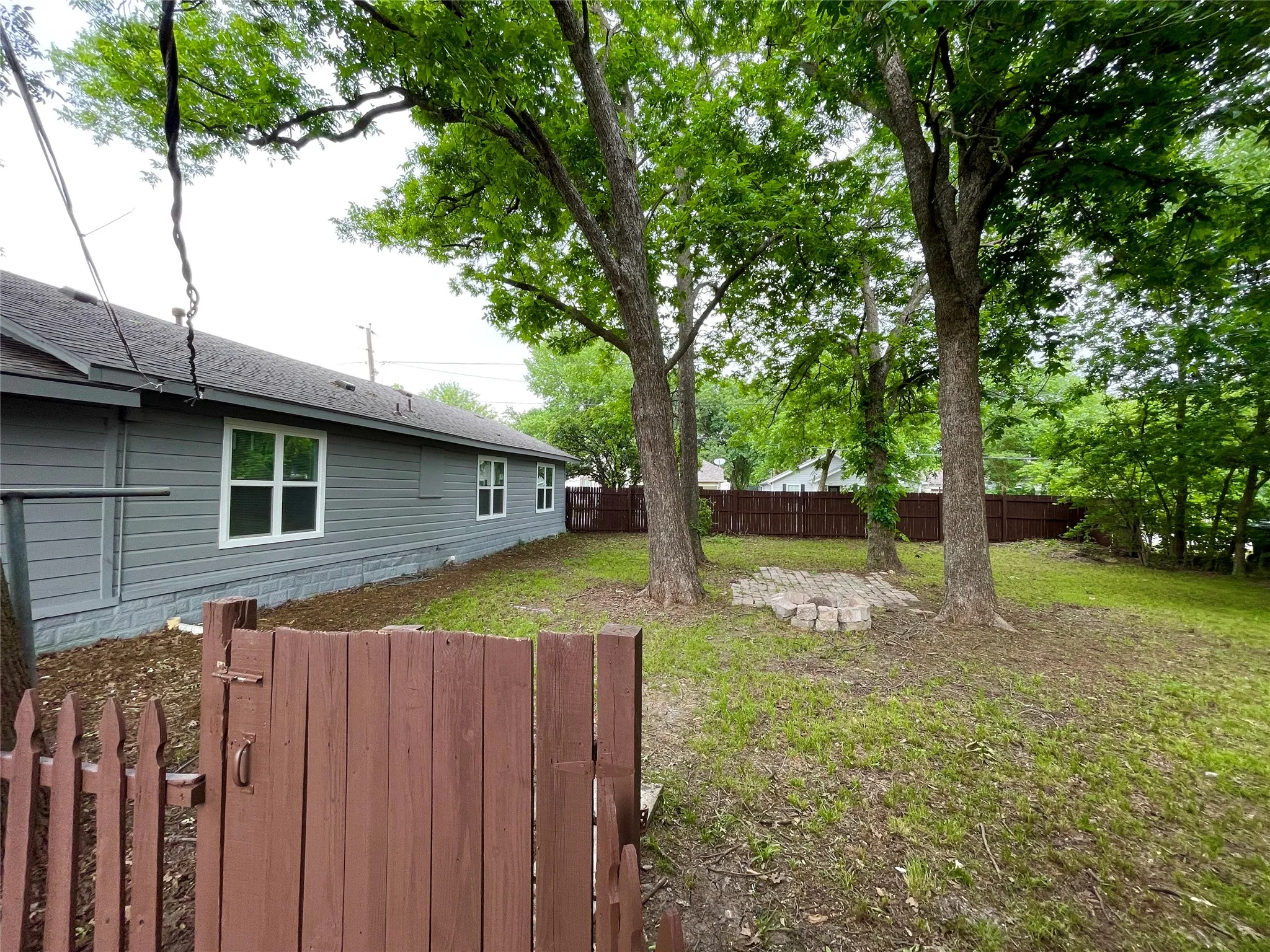 Single Family Residence For Sale in Collin County , 1107 Hall Street, Mc Kinney, Texas 75069, 3 Bedroom, 1 Bathroom, 2 Garage spaces, 1,391 Sqft, built in 1965, mls#21331451, Real Estate Agent in Mc Kinney, Homes For Sale in Collin county, Homes For Sale in Mc Kinney, Realtor in Mc Kinney Texas, Real Estate Brokerage Independent Realty Texas, Luminita Cordes Realtor