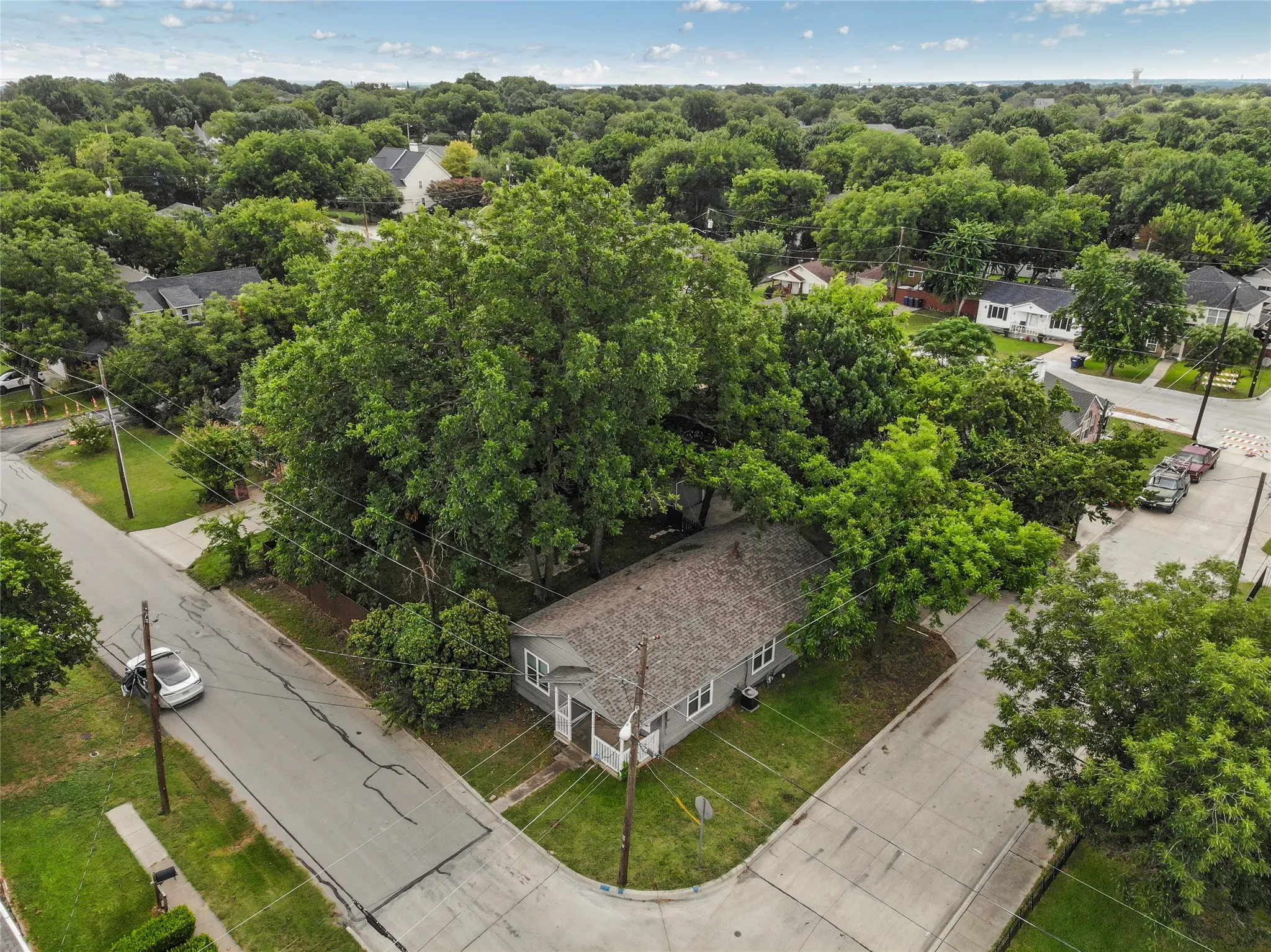 Single Family Residence For Sale in Collin County , 1107 Hall Street, Mc Kinney, Texas 75069, 3 Bedroom, 1 Bathroom, 2 Garage spaces, 1,391 Sqft, built in 1965, mls#21331451, Real Estate Agent in Mc Kinney, Homes For Sale in Collin county, Homes For Sale in Mc Kinney, Realtor in Mc Kinney Texas, Real Estate Brokerage Independent Realty Texas, Luminita Cordes Realtor