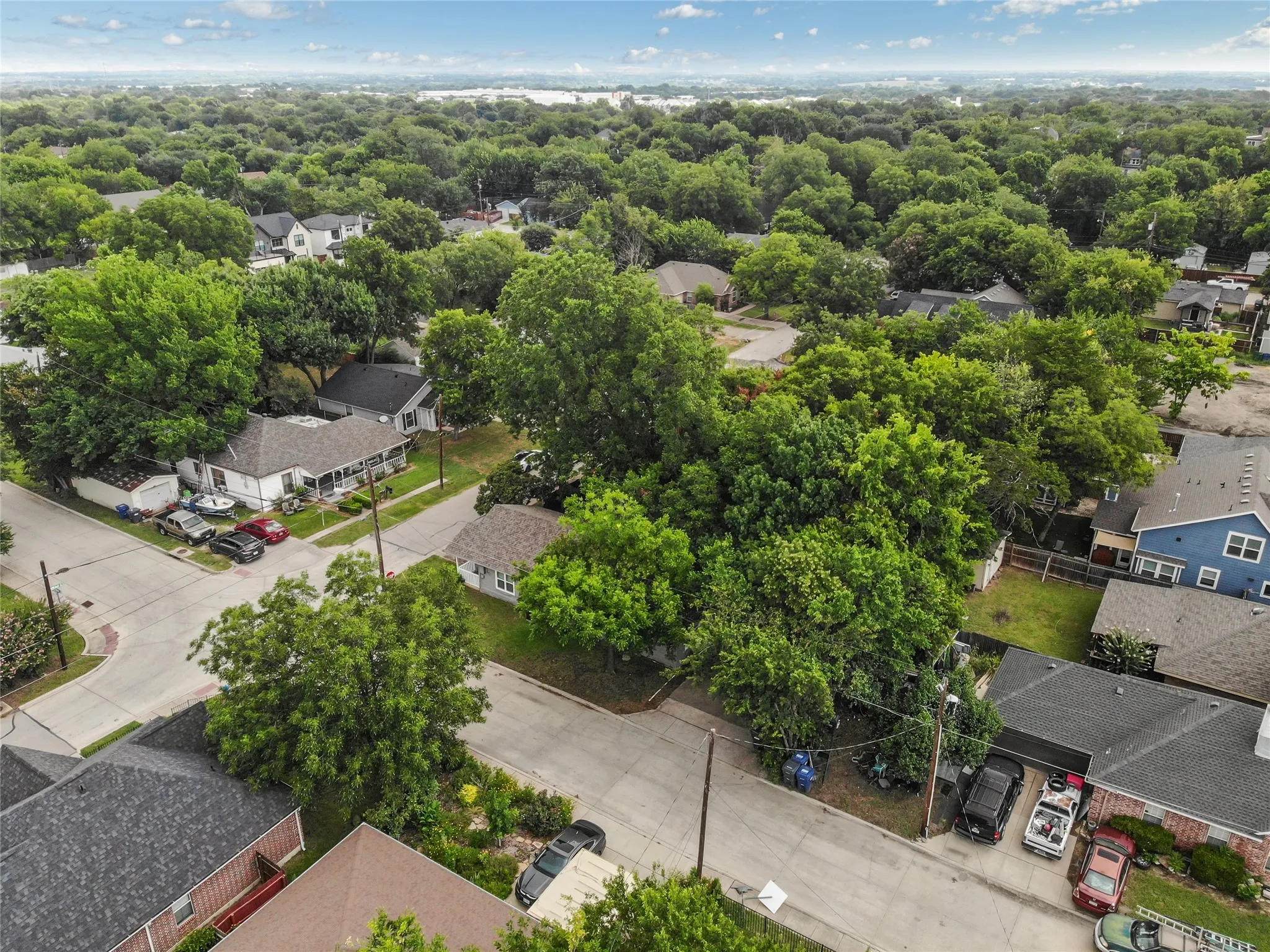 Single Family Residence For Sale in Collin County , 1107 Hall Street, Mc Kinney, Texas 75069, 3 Bedroom, 1 Bathroom, 2 Garage spaces, 1,391 Sqft, built in 1965, mls#21331451, Real Estate Agent in Mc Kinney, Homes For Sale in Collin county, Homes For Sale in Mc Kinney, Realtor in Mc Kinney Texas, Real Estate Brokerage Independent Realty Texas, Luminita Cordes Realtor