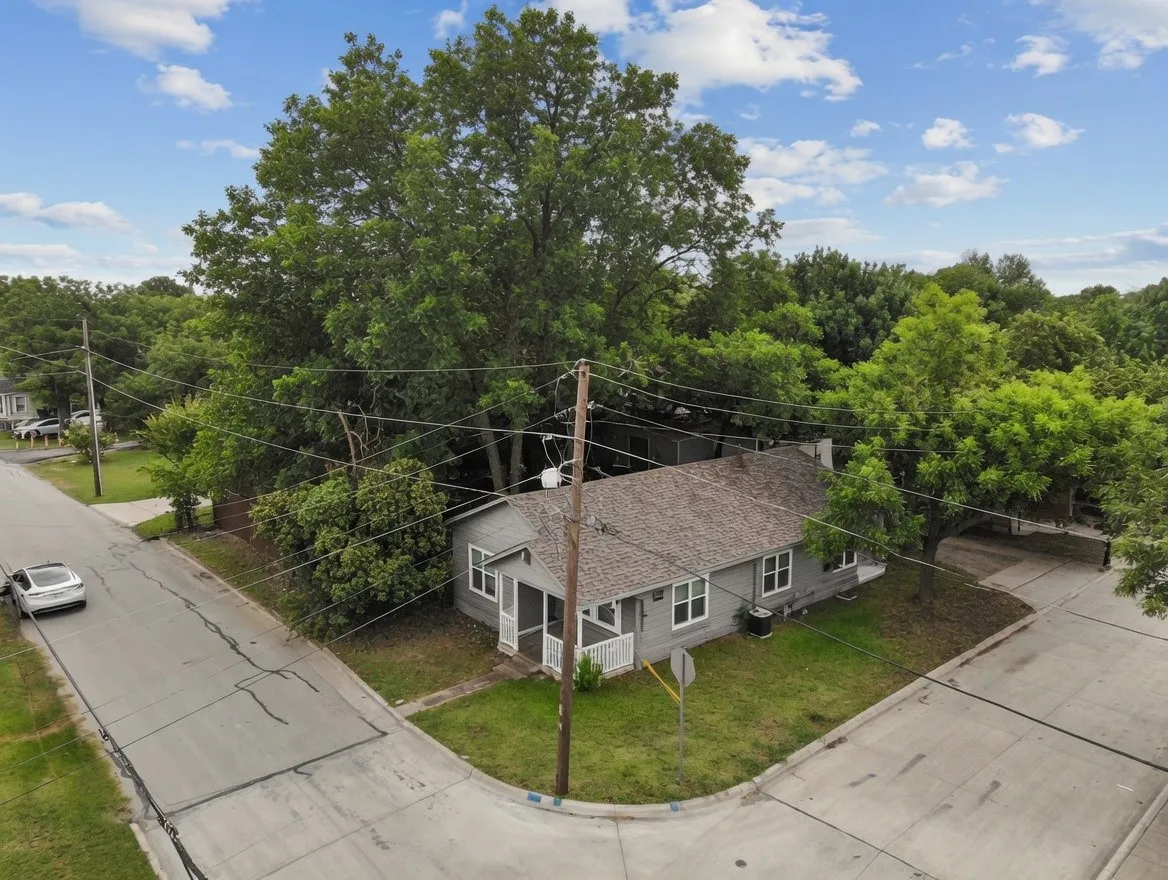 Single Family Residence For Sale in Collin County , 1107 Hall Street, Mc Kinney, Texas 75069, 3 Bedroom, 1 Bathroom, 2 Garage spaces, 1,391 Sqft, built in 1965, mls#21331451, Real Estate Agent in Mc Kinney, Homes For Sale in Collin county, Homes For Sale in Mc Kinney, Realtor in Mc Kinney Texas, Real Estate Brokerage Independent Realty Texas, Luminita Cordes Realtor