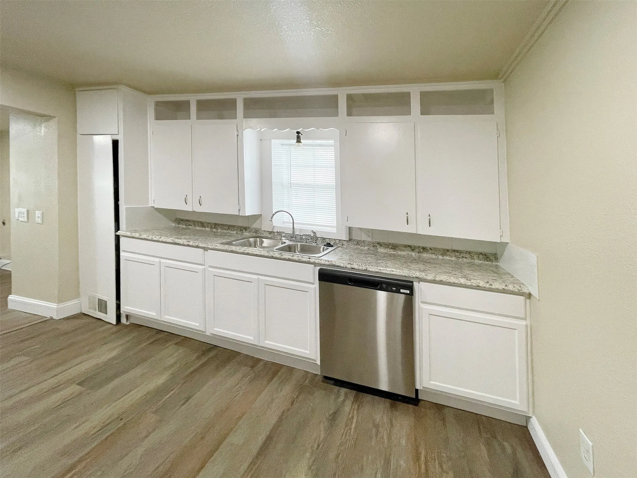 Single Family Residence For Sale in Collin County , 1107 Hall Street, Mc Kinney, Texas 75069, 3 Bedroom, 1 Bathroom, 2 Garage spaces, 1,391 Sqft, built in 1965, mls#21331451, Real Estate Agent in Mc Kinney, Homes For Sale in Collin county, Homes For Sale in Mc Kinney, Realtor in Mc Kinney Texas, Real Estate Brokerage Independent Realty Texas, Luminita Cordes Realtor