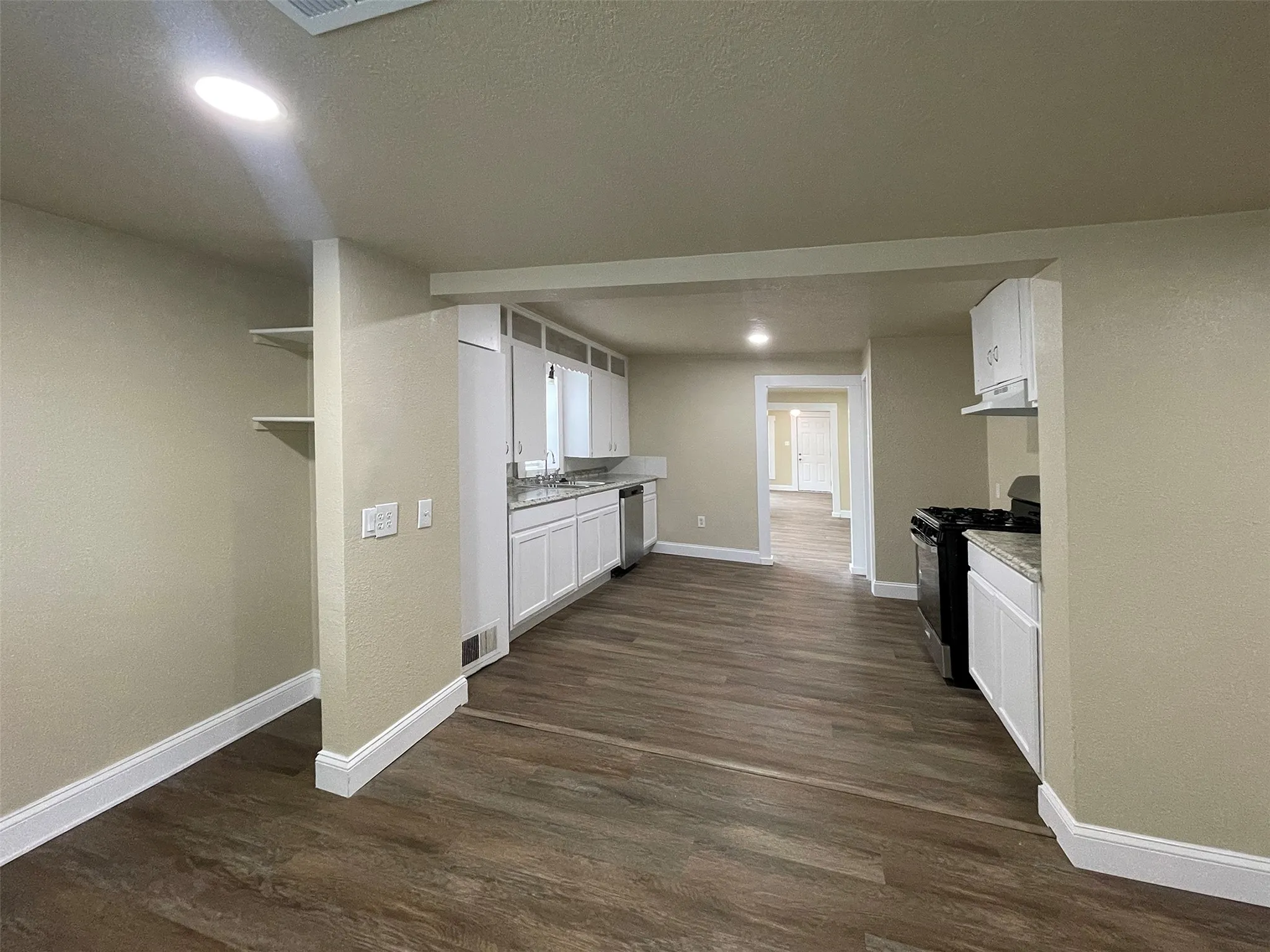 Single Family Residence For Sale in Collin County , 1107 Hall Street, Mc Kinney, Texas 75069, 3 Bedroom, 1 Bathroom, 2 Garage spaces, 1,391 Sqft, built in 1965, mls#21331451, Real Estate Agent in Mc Kinney, Homes For Sale in Collin county, Homes For Sale in Mc Kinney, Realtor in Mc Kinney Texas, Real Estate Brokerage Independent Realty Texas, Luminita Cordes Realtor