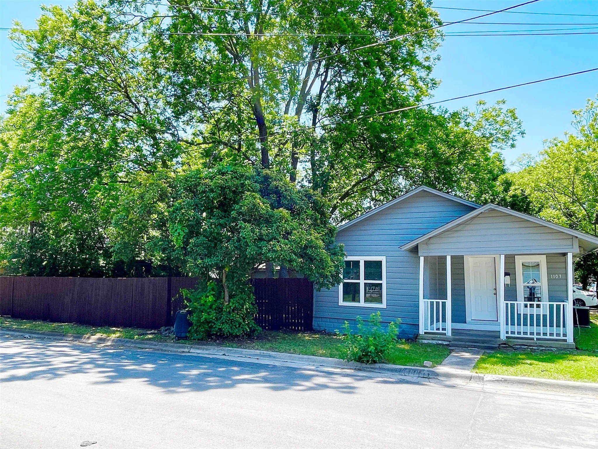 Single Family Residence For Sale in Collin County , 1107 Hall Street, Mc Kinney, Texas 75069, 3 Bedroom, 1 Bathroom, 2 Garage spaces, 1,391 Sqft, built in 1965, mls#21331451, Real Estate Agent in Mc Kinney, Homes For Sale in Collin county, Homes For Sale in Mc Kinney, Realtor in Mc Kinney Texas, Real Estate Brokerage Independent Realty Texas, Luminita Cordes Realtor