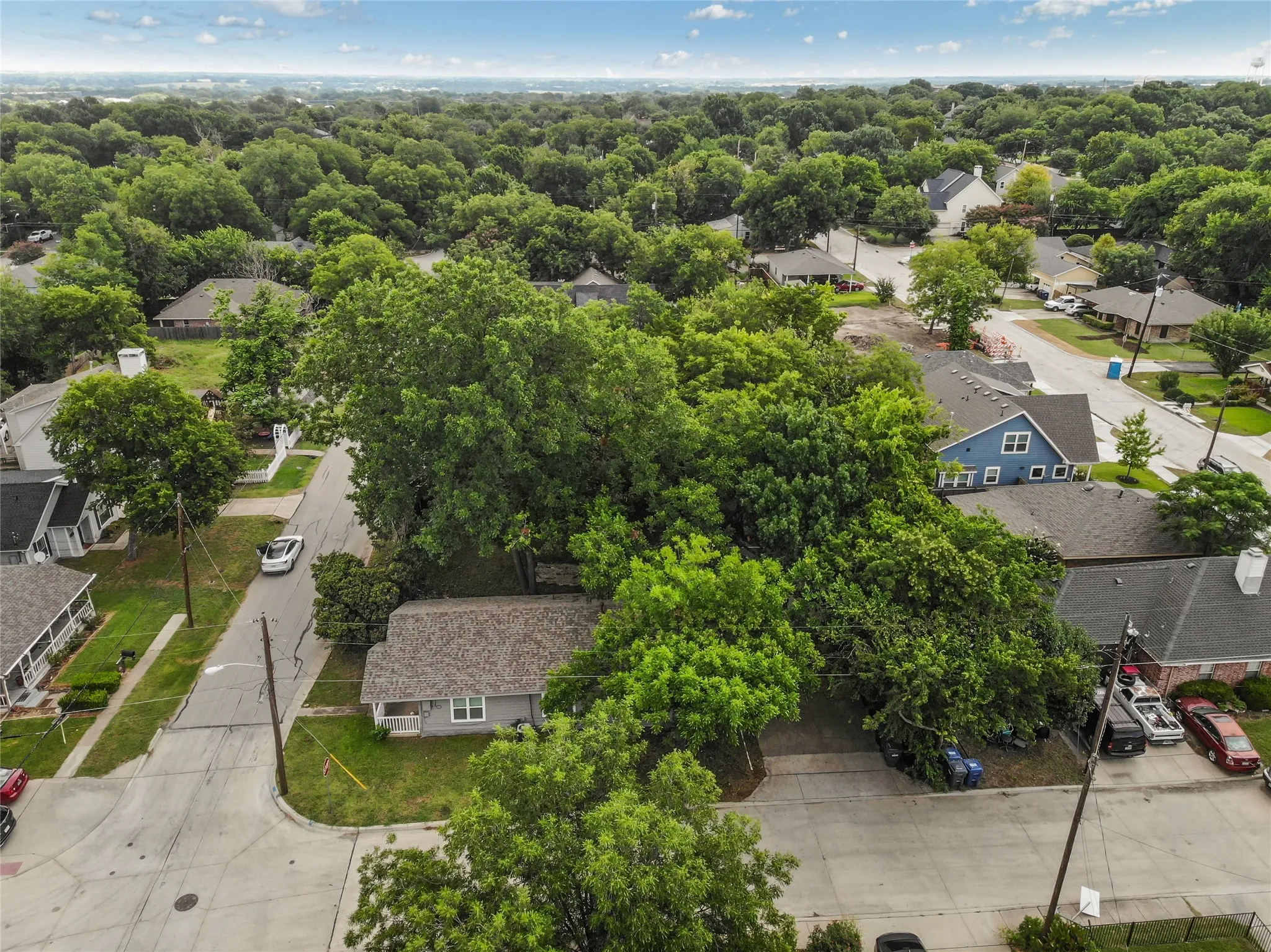 Single Family Residence For Sale in Collin County , 1107 Hall Street, Mc Kinney, Texas 75069, 3 Bedroom, 1 Bathroom, 2 Garage spaces, 1,391 Sqft, built in 1965, mls#21331451, Real Estate Agent in Mc Kinney, Homes For Sale in Collin county, Homes For Sale in Mc Kinney, Realtor in Mc Kinney Texas, Real Estate Brokerage Independent Realty Texas, Luminita Cordes Realtor