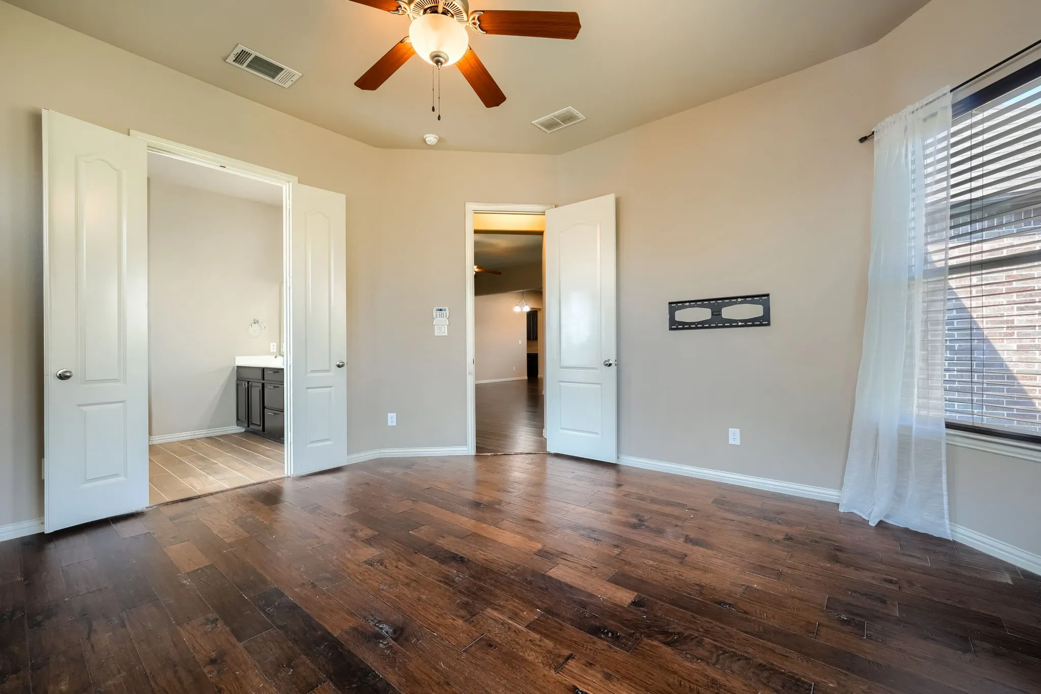 Single Family Residence For Rent in Denton County , 12372 Payne Street, Frisco, Texas 75033, 3 Bedroom, 2 Bathroom, 2 Garage spaces, 2,105 Sqft, built in 2011, mls#21331483, Real Estate Agent in Frisco, Homes For Rent in Denton county, Homes For Rent in Frisco, Realtor in Frisco Texas, Real Estate Brokerage Independent Realty Texas, Luminita Cordes Realtor