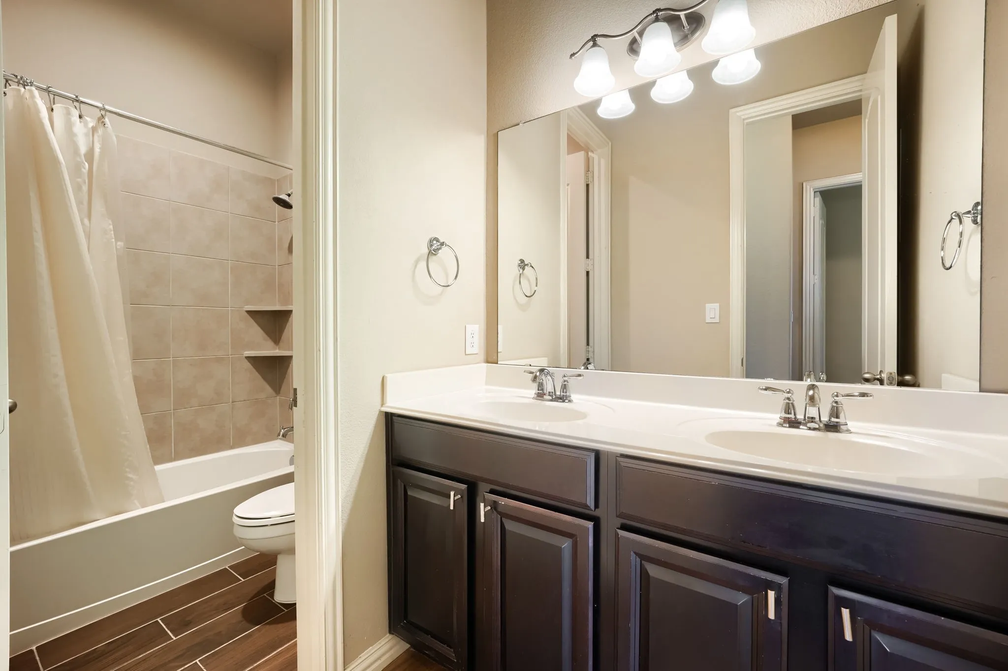 Single Family Residence For Rent in Denton County , 12372 Payne Street, Frisco, Texas 75033, 3 Bedroom, 2 Bathroom, 2 Garage spaces, 2,105 Sqft, built in 2011, mls#21331483, Real Estate Agent in Frisco, Homes For Rent in Denton county, Homes For Rent in Frisco, Realtor in Frisco Texas, Real Estate Brokerage Independent Realty Texas, Luminita Cordes Realtor