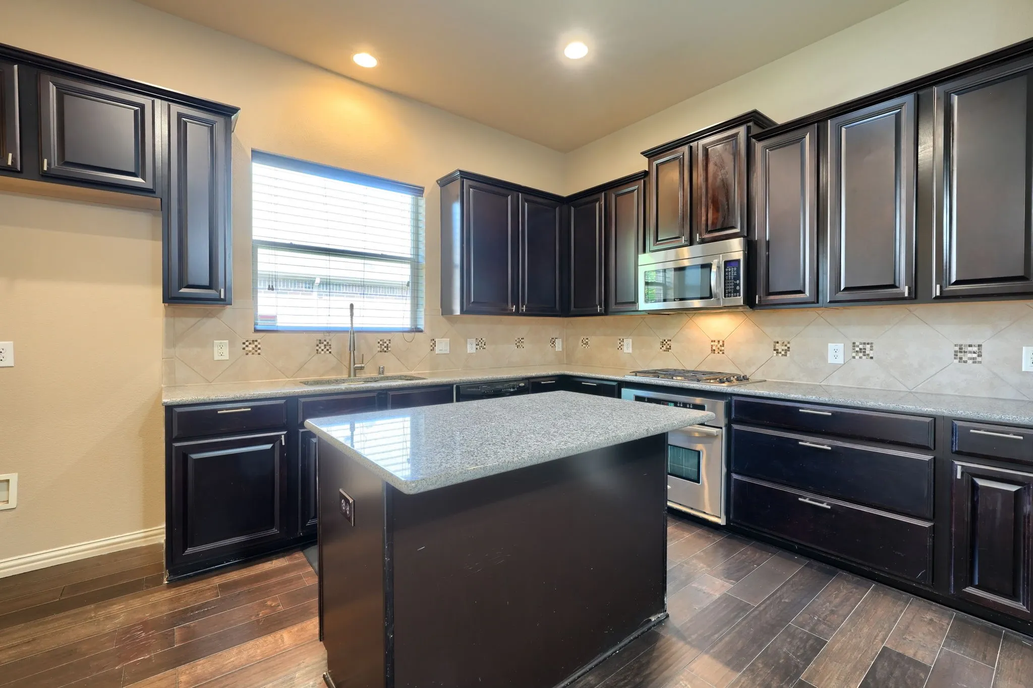 Single Family Residence For Rent in Denton County , 12372 Payne Street, Frisco, Texas 75033, 3 Bedroom, 2 Bathroom, 2 Garage spaces, 2,105 Sqft, built in 2011, mls#21331483, Real Estate Agent in Frisco, Homes For Rent in Denton county, Homes For Rent in Frisco, Realtor in Frisco Texas, Real Estate Brokerage Independent Realty Texas, Luminita Cordes Realtor