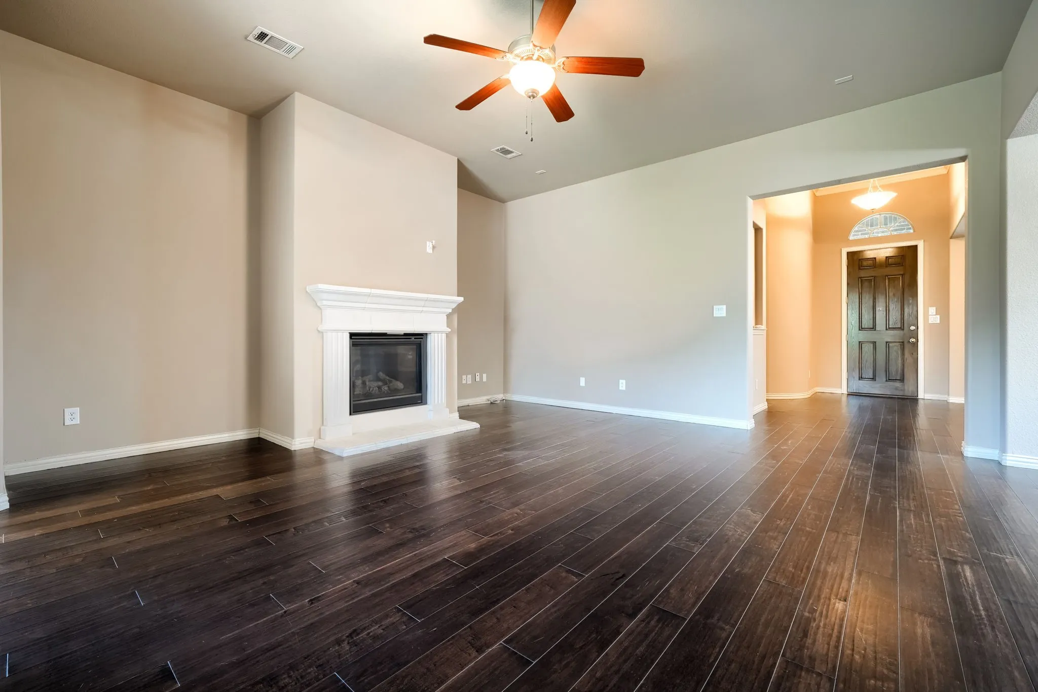 Single Family Residence For Rent in Denton County , 12372 Payne Street, Frisco, Texas 75033, 3 Bedroom, 2 Bathroom, 2 Garage spaces, 2,105 Sqft, built in 2011, mls#21331483, Real Estate Agent in Frisco, Homes For Rent in Denton county, Homes For Rent in Frisco, Realtor in Frisco Texas, Real Estate Brokerage Independent Realty Texas, Luminita Cordes Realtor