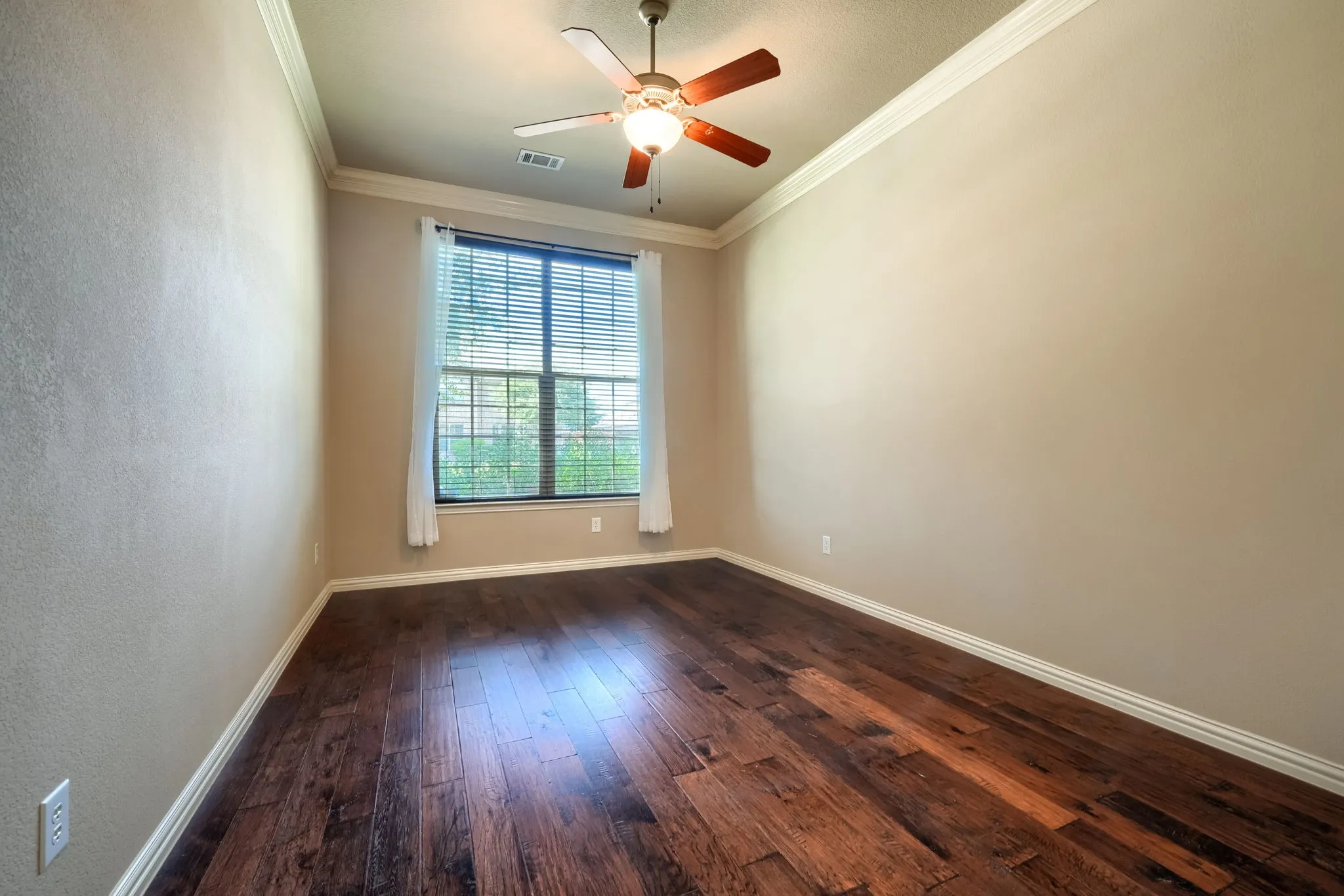 Single Family Residence For Rent in Denton County , 12372 Payne Street, Frisco, Texas 75033, 3 Bedroom, 2 Bathroom, 2 Garage spaces, 2,105 Sqft, built in 2011, mls#21331483, Real Estate Agent in Frisco, Homes For Rent in Denton county, Homes For Rent in Frisco, Realtor in Frisco Texas, Real Estate Brokerage Independent Realty Texas, Luminita Cordes Realtor