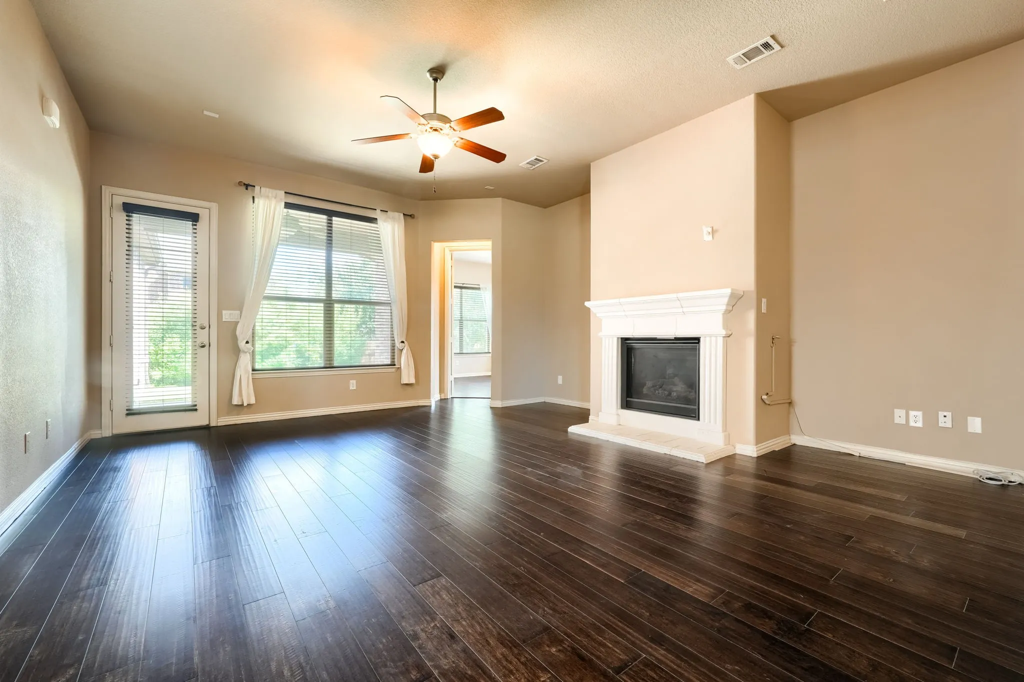 Single Family Residence For Rent in Denton County , 12372 Payne Street, Frisco, Texas 75033, 3 Bedroom, 2 Bathroom, 2 Garage spaces, 2,105 Sqft, built in 2011, mls#21331483, Real Estate Agent in Frisco, Homes For Rent in Denton county, Homes For Rent in Frisco, Realtor in Frisco Texas, Real Estate Brokerage Independent Realty Texas, Luminita Cordes Realtor