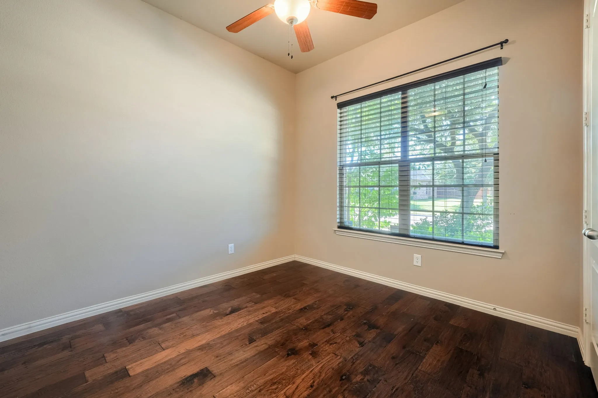 Single Family Residence For Rent in Denton County , 12372 Payne Street, Frisco, Texas 75033, 3 Bedroom, 2 Bathroom, 2 Garage spaces, 2,105 Sqft, built in 2011, mls#21331483, Real Estate Agent in Frisco, Homes For Rent in Denton county, Homes For Rent in Frisco, Realtor in Frisco Texas, Real Estate Brokerage Independent Realty Texas, Luminita Cordes Realtor