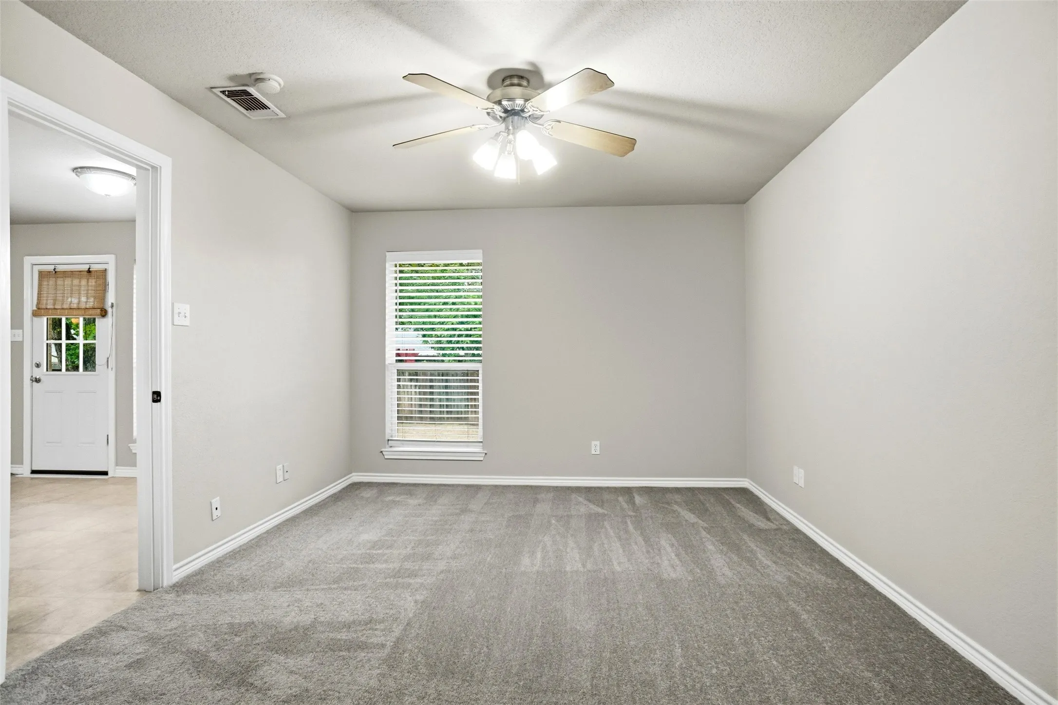 Single Family Residence For Rent in Parker County , 612 N Avenue C, Springtown, Texas 76082, 4 Bedroom, 2 Bathroom, 2 Garage spaces, 1,500 Sqft, built in 2001, mls#21331490, Real Estate Agent in Springtown, Homes For Rent in Parker county, Homes For Rent in Springtown, Realtor in Springtown Texas, Real Estate Brokerage Independent Realty Texas, Luminita Cordes Realtor