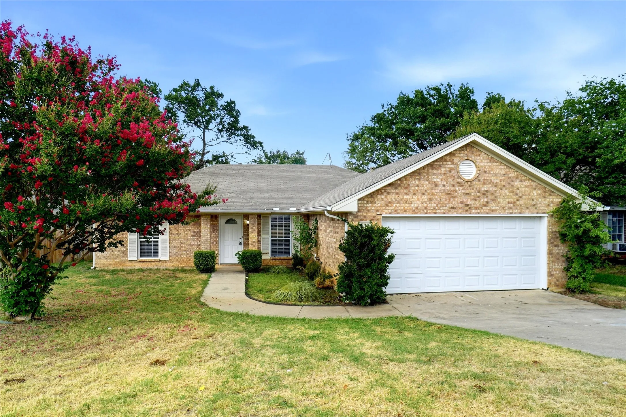 Single Family Residence For Rent in Parker County , 612 N Avenue C, Springtown, Texas 76082, 4 Bedroom, 2 Bathroom, 2 Garage spaces, 1,500 Sqft, built in 2001, mls#21331490, Real Estate Agent in Springtown, Homes For Rent in Parker county, Homes For Rent in Springtown, Realtor in Springtown Texas, Real Estate Brokerage Independent Realty Texas, Luminita Cordes Realtor