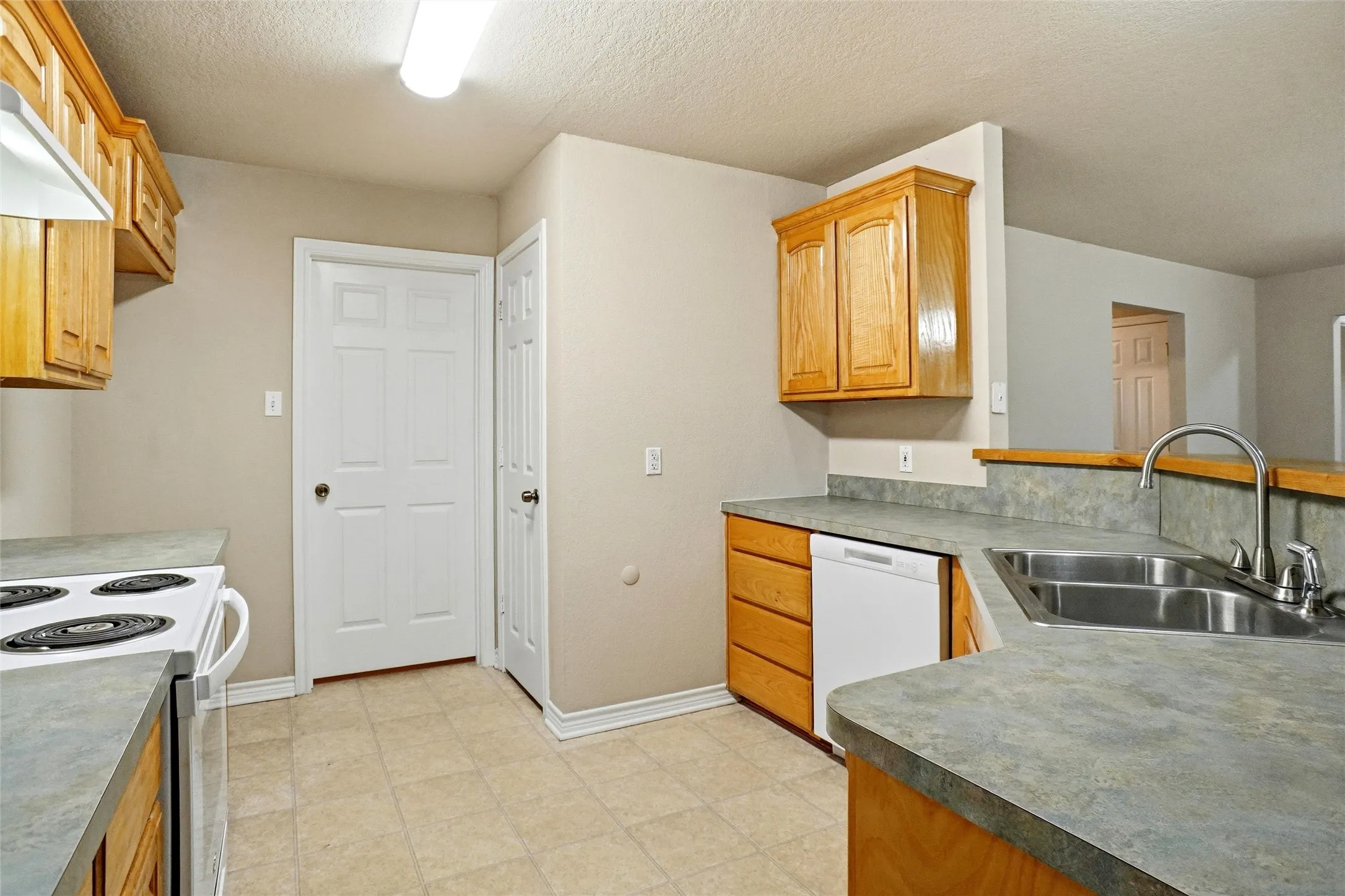 Single Family Residence For Rent in Parker County , 612 N Avenue C, Springtown, Texas 76082, 4 Bedroom, 2 Bathroom, 2 Garage spaces, 1,500 Sqft, built in 2001, mls#21331490, Real Estate Agent in Springtown, Homes For Rent in Parker county, Homes For Rent in Springtown, Realtor in Springtown Texas, Real Estate Brokerage Independent Realty Texas, Luminita Cordes Realtor
