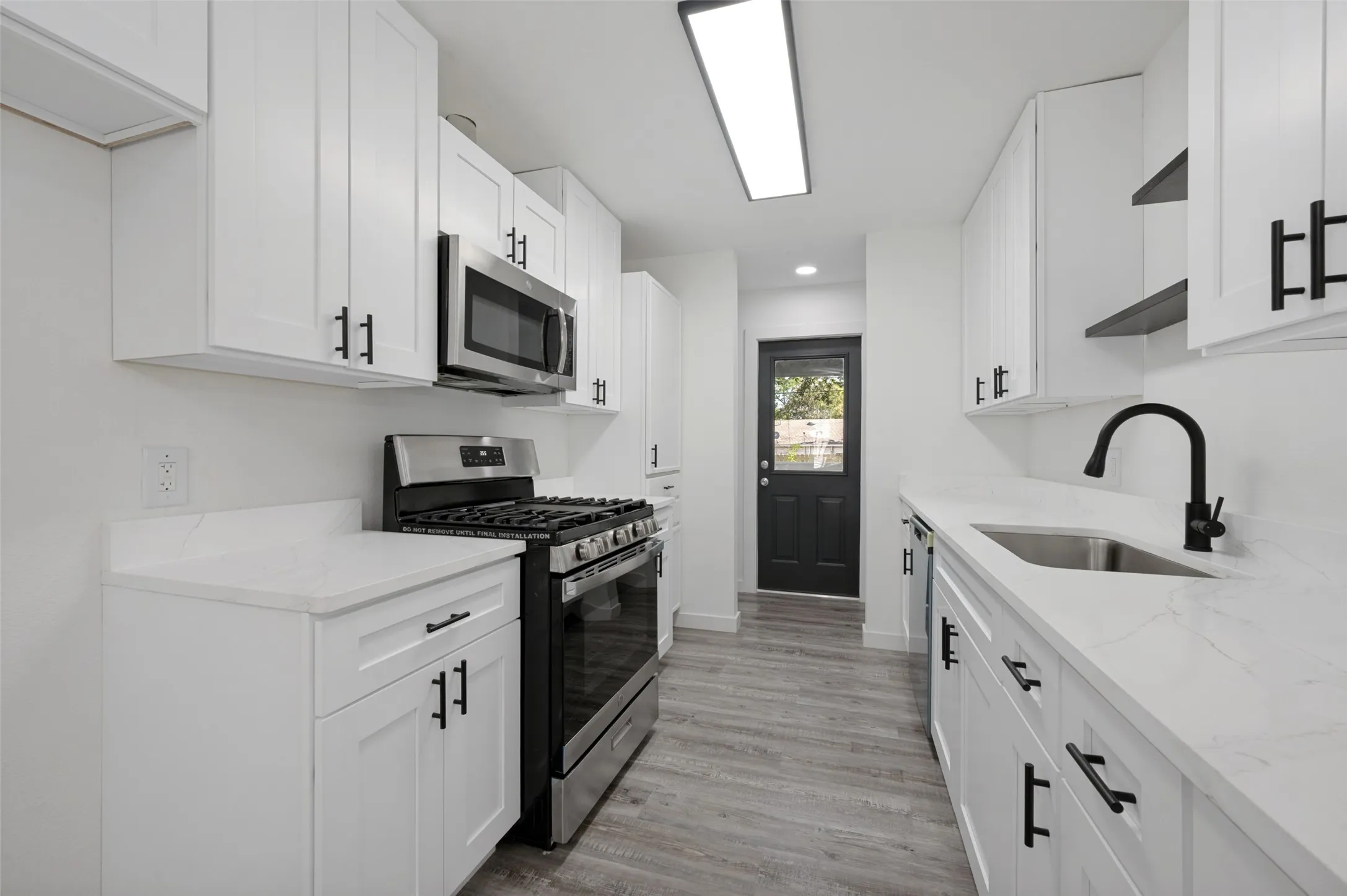 Single Family Residence For Sale in Dallas County , 209 W 12th Street, Irving, Texas 75060, 3 Bedroom, 2 Bathroom, 1 Garage spaces, 1,060 Sqft, built in 1950, mls#21331384, Real Estate Agent in Irving, Homes For Sale in Dallas county, Homes For Sale in Irving, Realtor in Irving Texas, Real Estate Brokerage Independent Realty Texas, Luminita Cordes Realtor