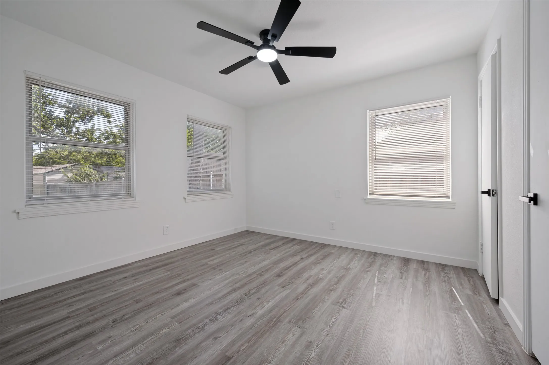 Single Family Residence For Sale in Dallas County , 209 W 12th Street, Irving, Texas 75060, 3 Bedroom, 2 Bathroom, 1 Garage spaces, 1,060 Sqft, built in 1950, mls#21331384, Real Estate Agent in Irving, Homes For Sale in Dallas county, Homes For Sale in Irving, Realtor in Irving Texas, Real Estate Brokerage Independent Realty Texas, Luminita Cordes Realtor