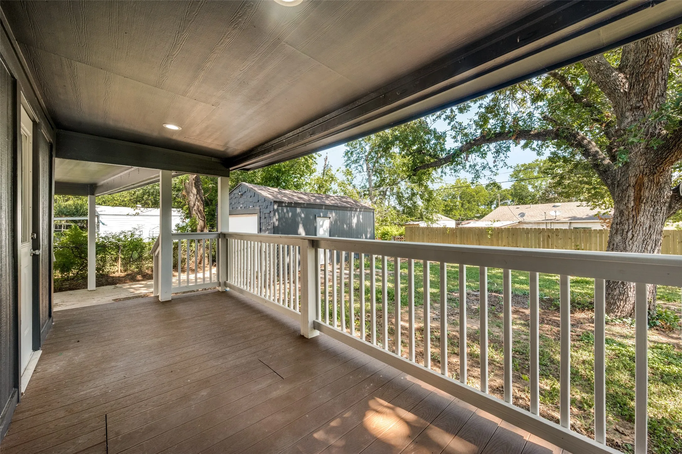 Single Family Residence For Sale in Dallas County , 209 W 12th Street, Irving, Texas 75060, 3 Bedroom, 2 Bathroom, 1 Garage spaces, 1,060 Sqft, built in 1950, mls#21331384, Real Estate Agent in Irving, Homes For Sale in Dallas county, Homes For Sale in Irving, Realtor in Irving Texas, Real Estate Brokerage Independent Realty Texas, Luminita Cordes Realtor
